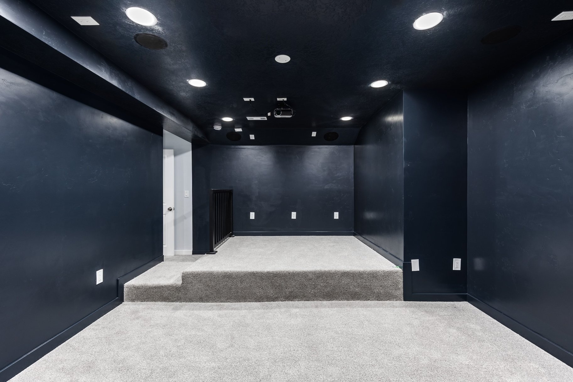  Fantastically Upgraded 2-Story Home with Theater and ADU - 物件實景