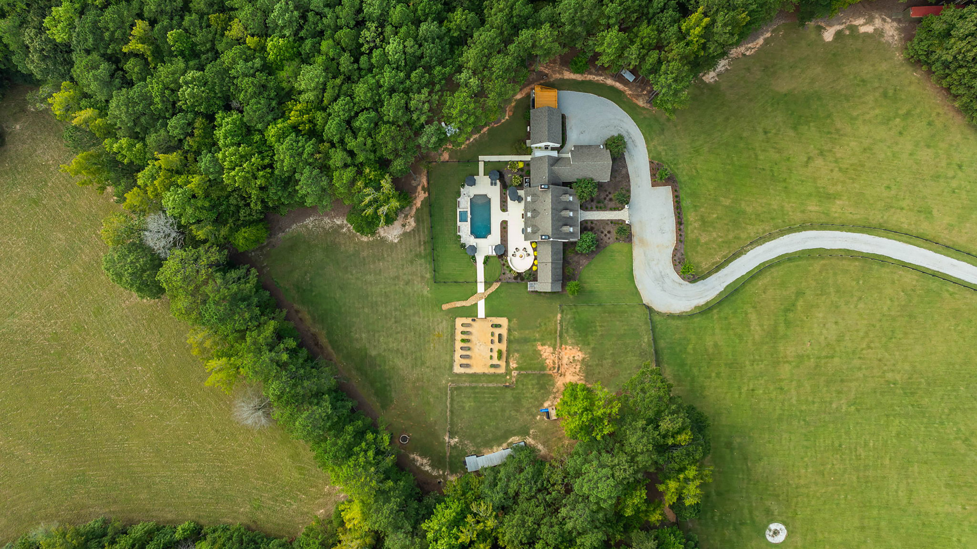 Live a Life of Balance, Privacy and Distinction on 22 ± Acres - 物件實景