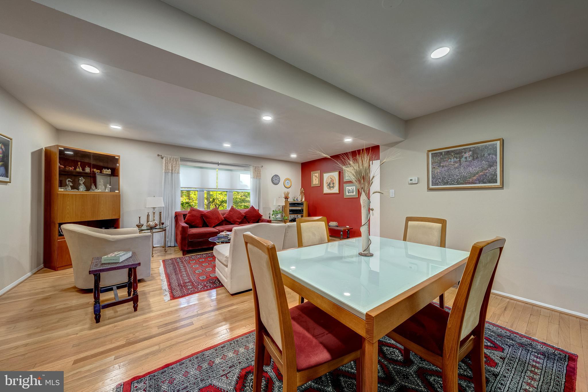 Springfield, Virginia, 22152, United States, 3 Bedrooms Bedrooms, ,3 BathroomsBathrooms,Residential,For Sale,1982365