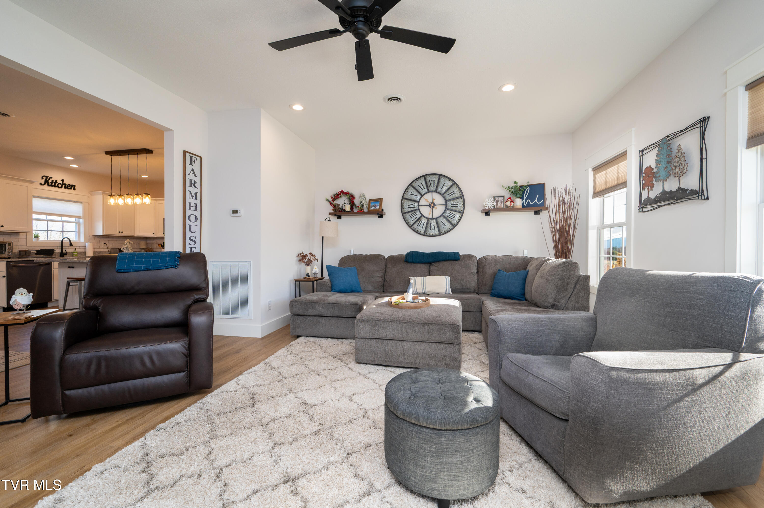 Greeneville, Tennessee, 37745, United States, 4 Bedrooms Bedrooms, ,3 BathroomsBathrooms,Residential,For Sale,2005652