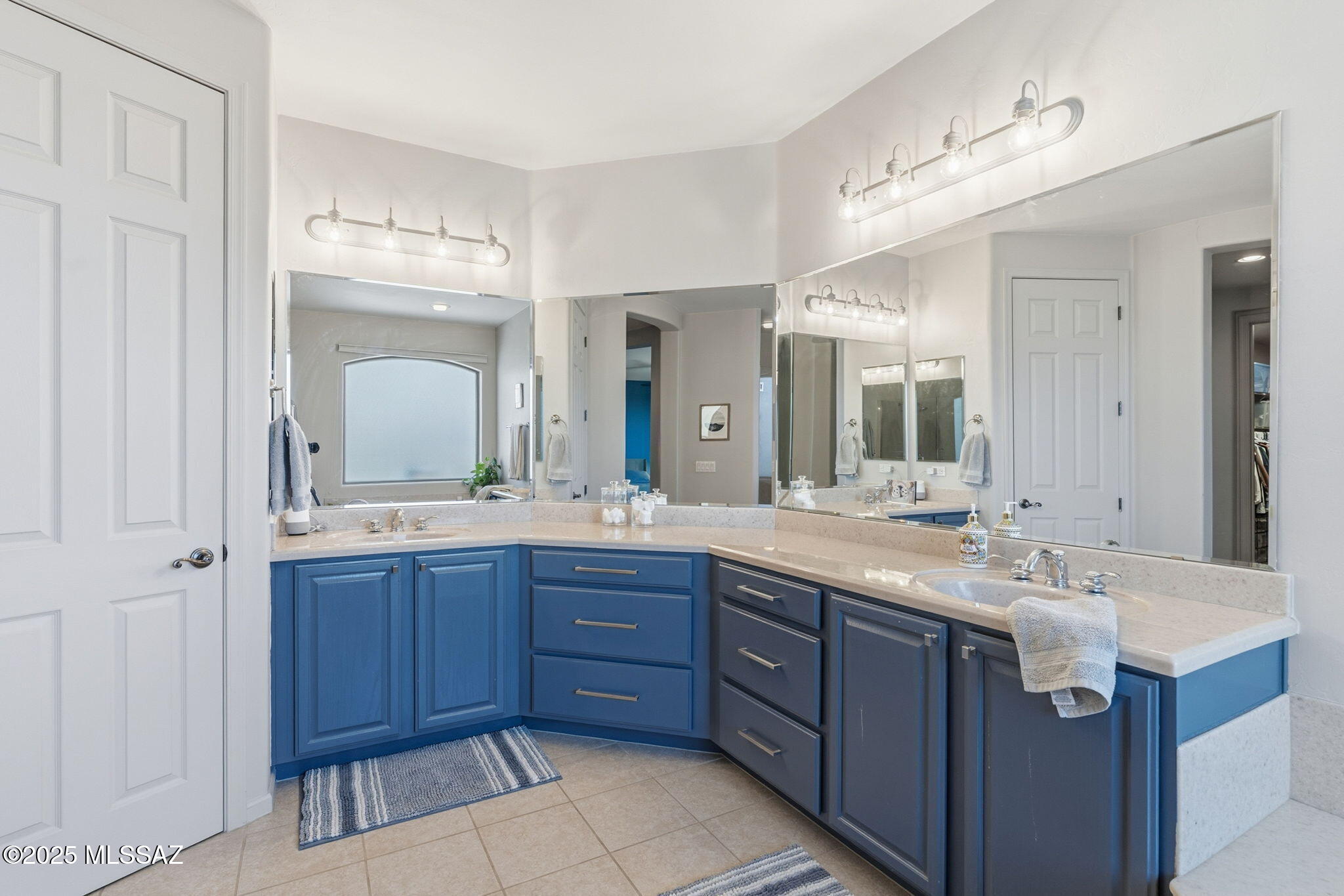 Tucson, Arizona, 85718, United States, 4 Bedrooms Bedrooms, ,4 BathroomsBathrooms,Residential,For Sale,1988951