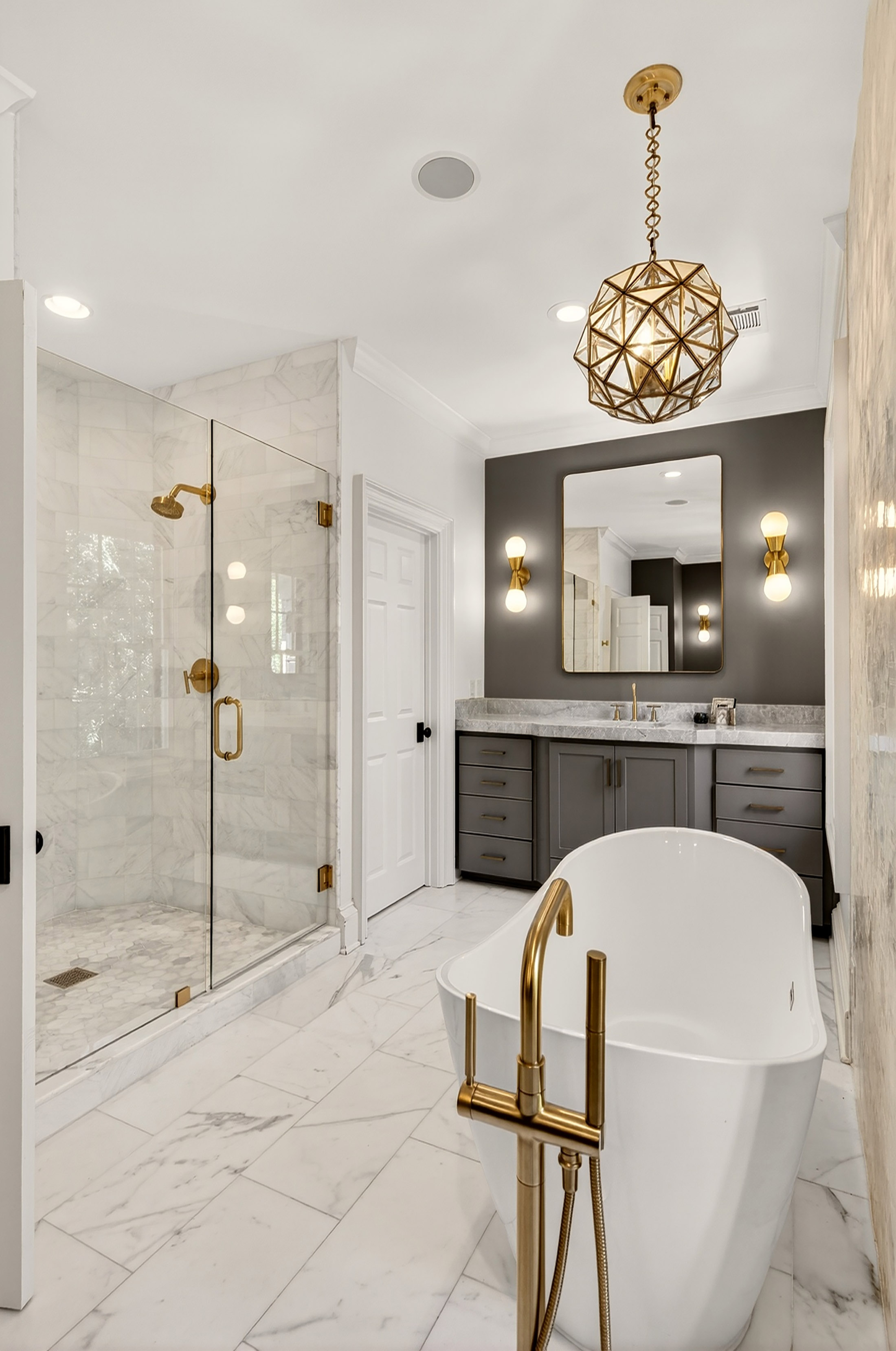  Exceptional Estate with Pool Nestled on 2+/- Private Acres Near Chastain Park - 物件實景