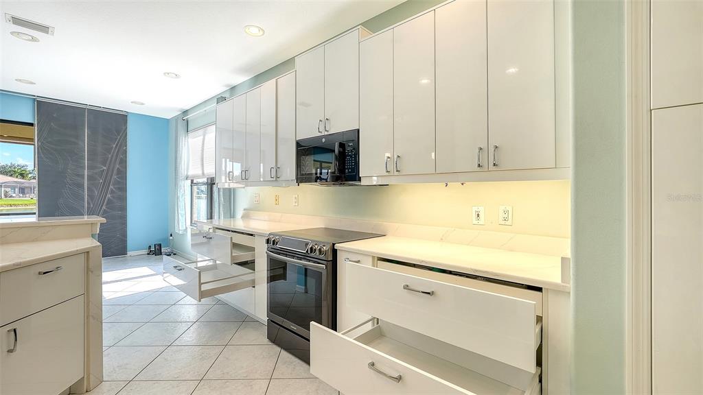 Sarasota, Florida, 34243, United States, 3 Bedrooms Bedrooms, ,2 BathroomsBathrooms,Residential,For Sale,1998856