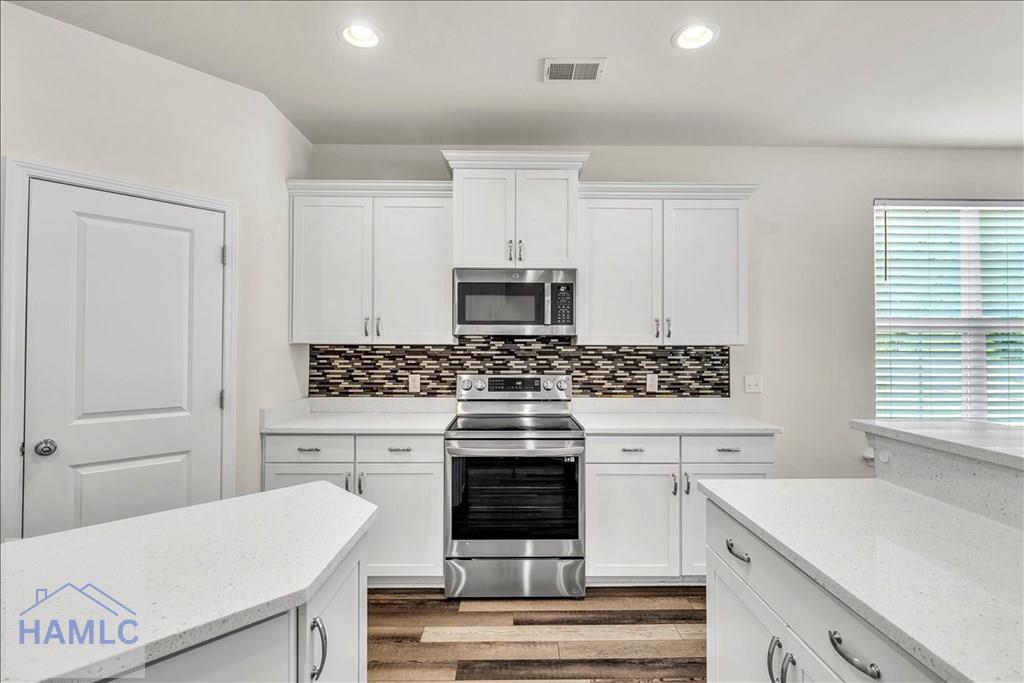 Ludowici, Georgia, 31316, United States, 5 Bedrooms Bedrooms, ,3 BathroomsBathrooms,Residential,For Sale,1991705