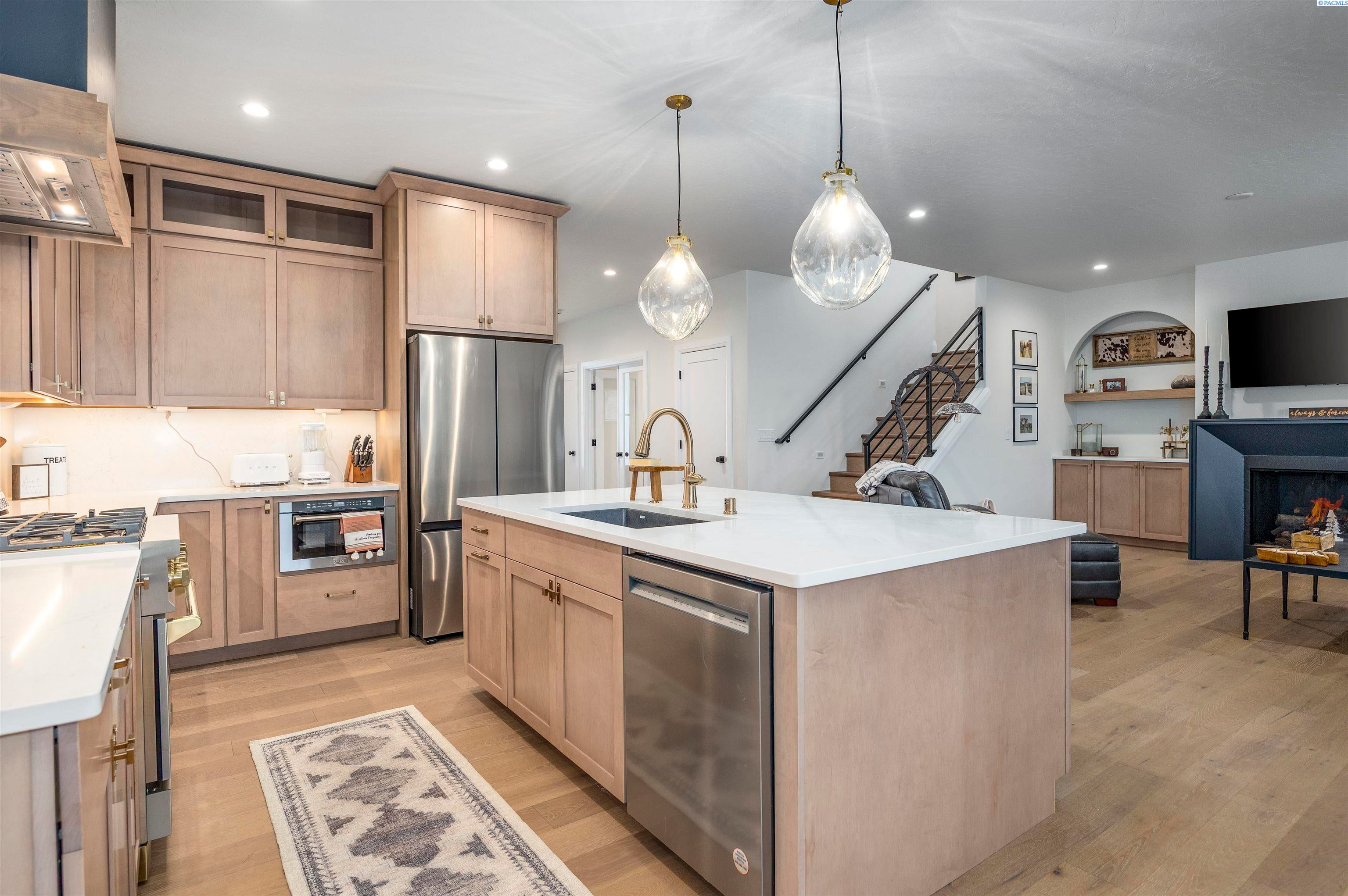 Pasco, Washington, 99301, United States, 4 Bedrooms Bedrooms, ,3 BathroomsBathrooms,Residential,For Sale,2005425