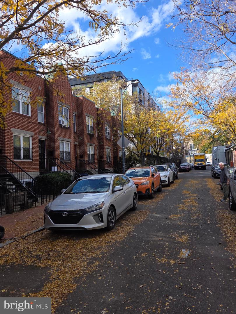 Washington, District of Columbia, 20001, United States, 3 Bedrooms Bedrooms, ,3 BathroomsBathrooms,Residential,For Sale,1991796