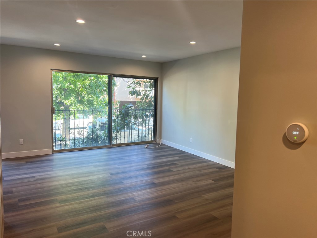 Sherman Oaks, California, 91411, United States, 2 Bedrooms Bedrooms, ,2 BathroomsBathrooms,Residential,For Sale,1925471