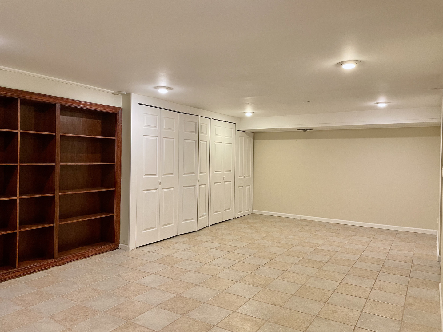 Skokie, Illinois, 60076, United States, 3 Bedrooms Bedrooms, ,3 BathroomsBathrooms,Residential,For Sale,1932038