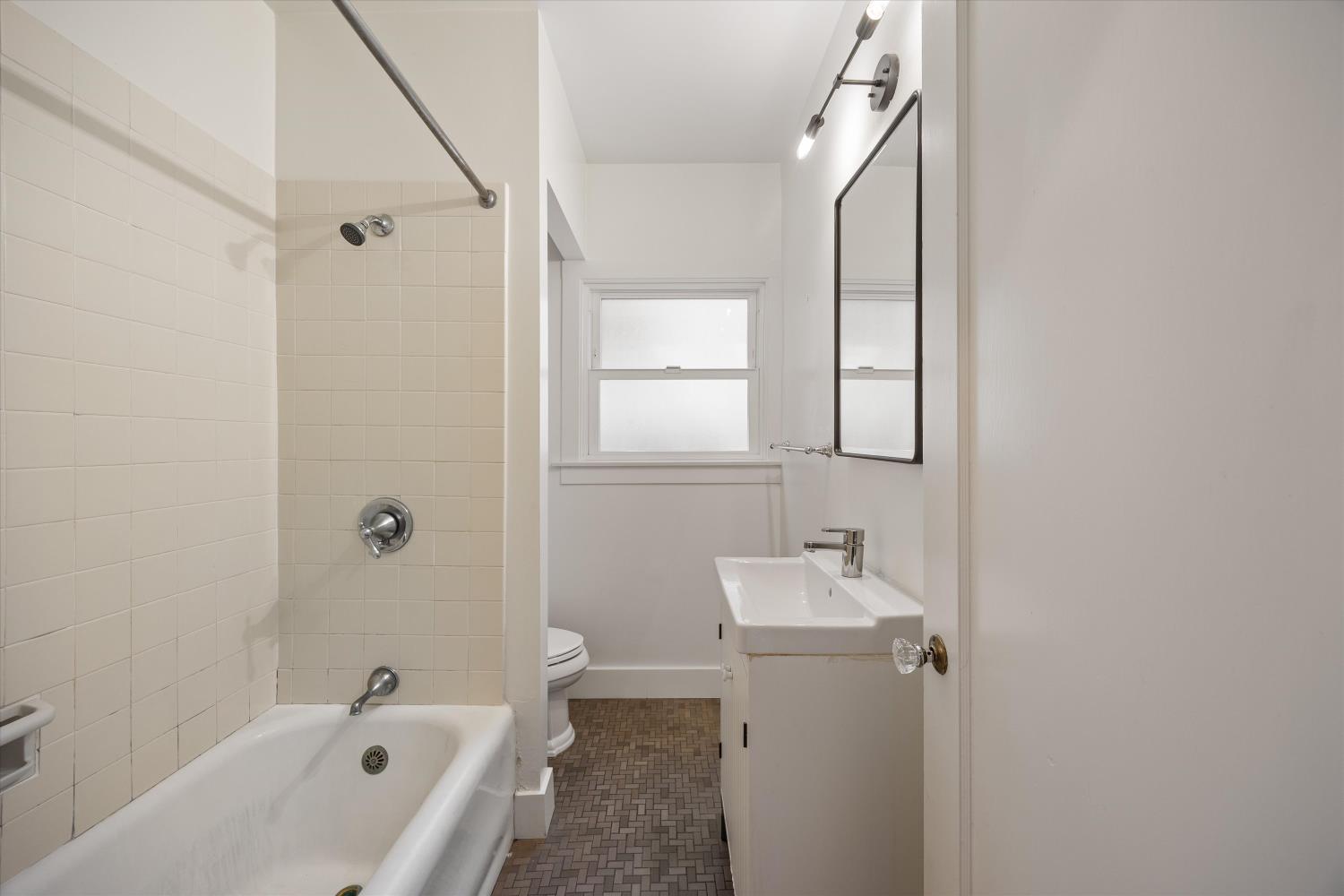 Sacramento, California, 95816, United States, 2 Bedrooms Bedrooms, ,1 BathroomBathrooms,Residential,For Sale,1939561