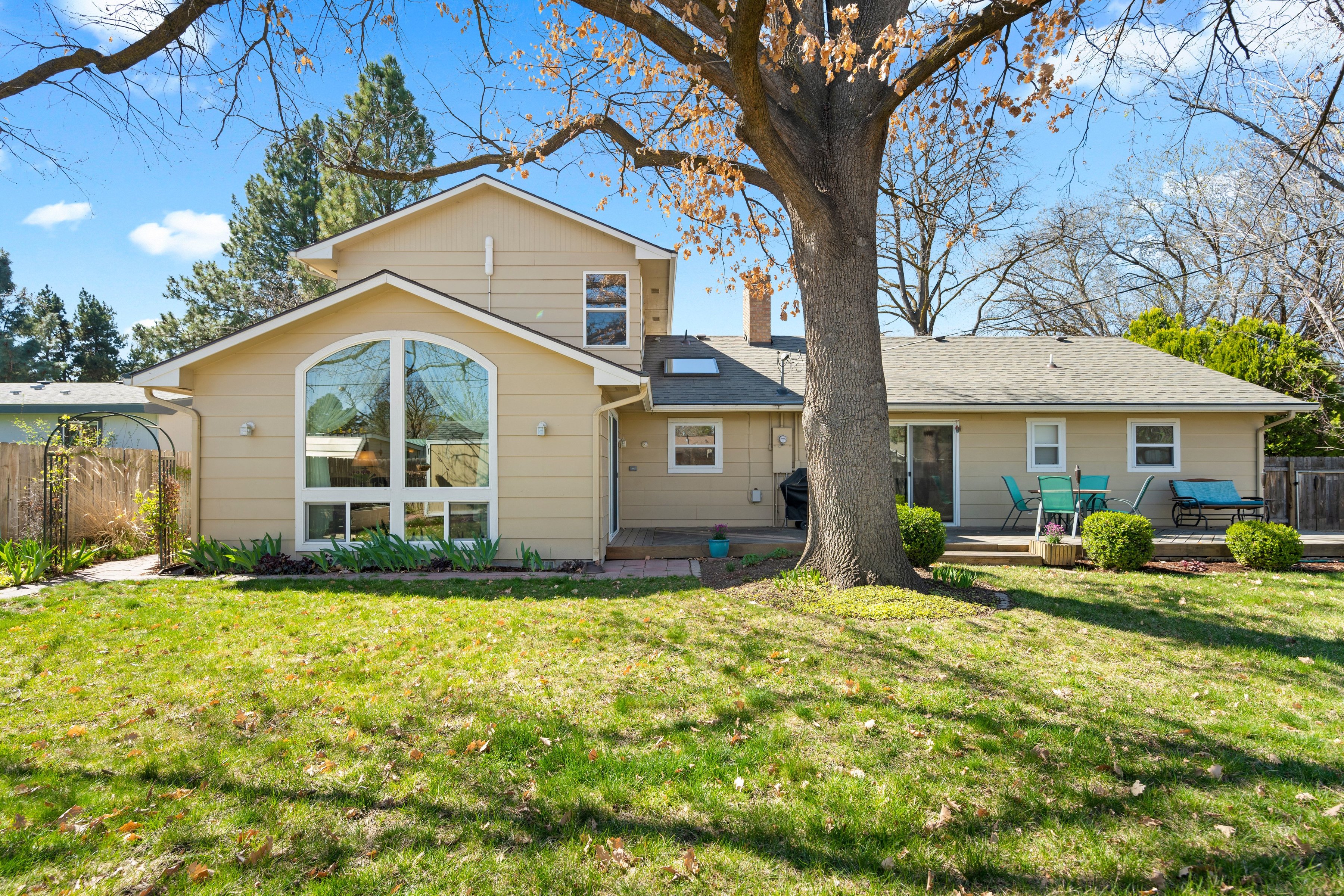  Timeless Mid-Century Design with Sunroom Living and Garden Oasis - 物件實景