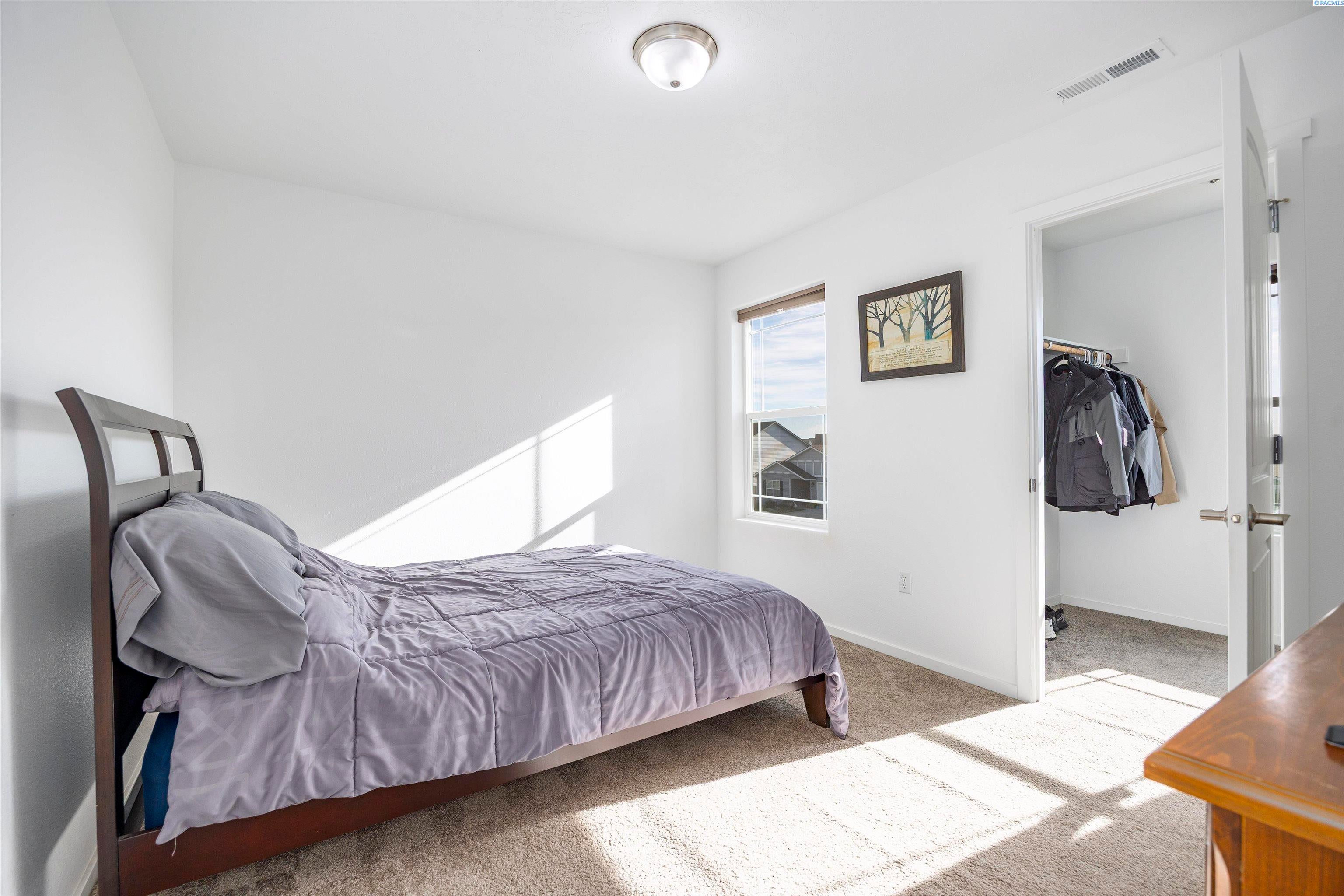 Pasco, Washington, 99301, United States, 4 Bedrooms Bedrooms, ,3 BathroomsBathrooms,Residential,For Sale,1974657