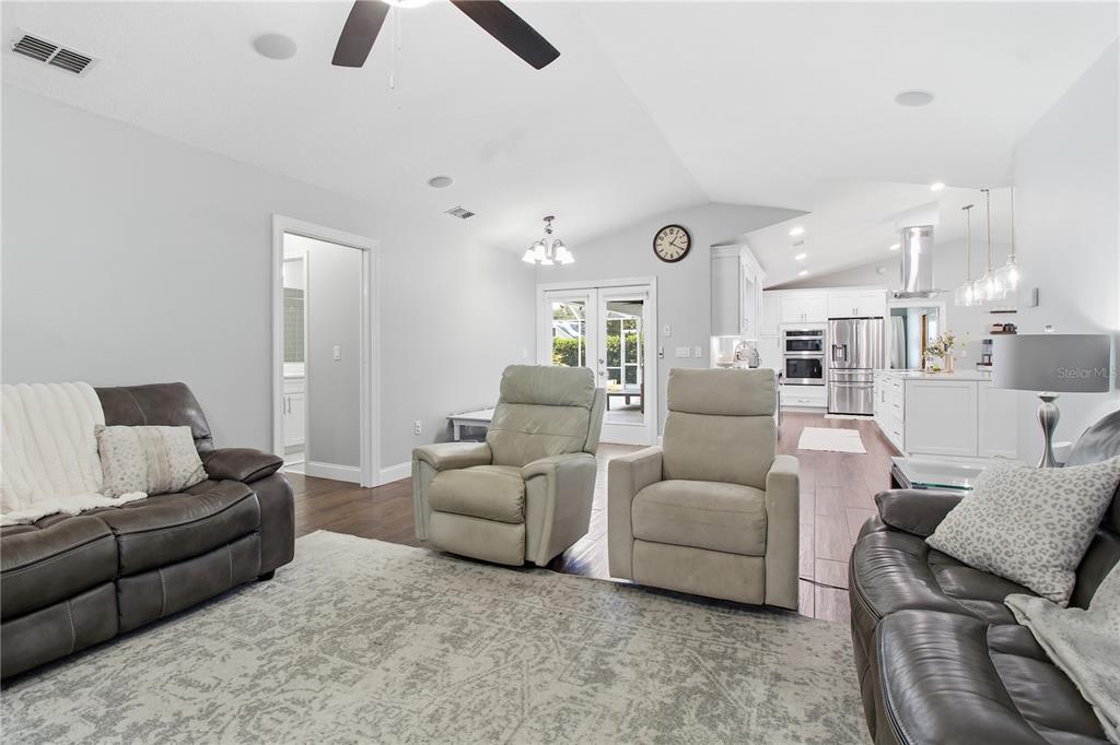 Lakeland, Florida, 33810, United States, 3 Bedrooms Bedrooms, ,2 BathroomsBathrooms,Residential,For Sale,1999879