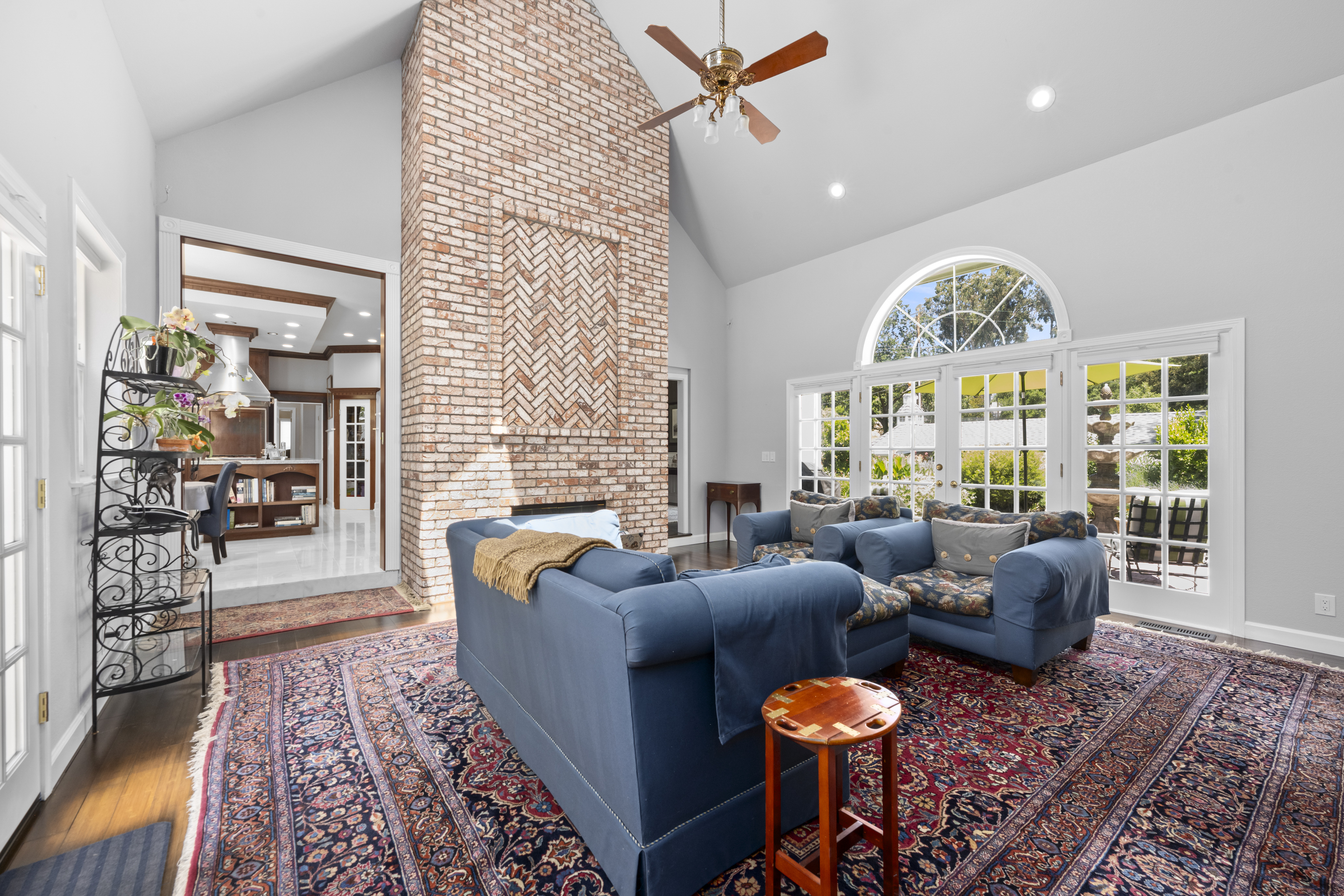  Grand Georgia Colonial Estate with Luxurious Designer Finishes - 物件實景