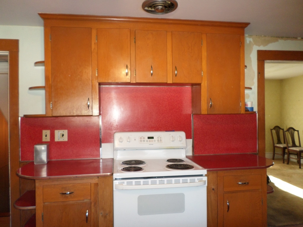 Saugus, Massachusetts, 01906, United States, 3 Bedrooms Bedrooms, ,2 BathroomsBathrooms,Residential,For Sale,1983401