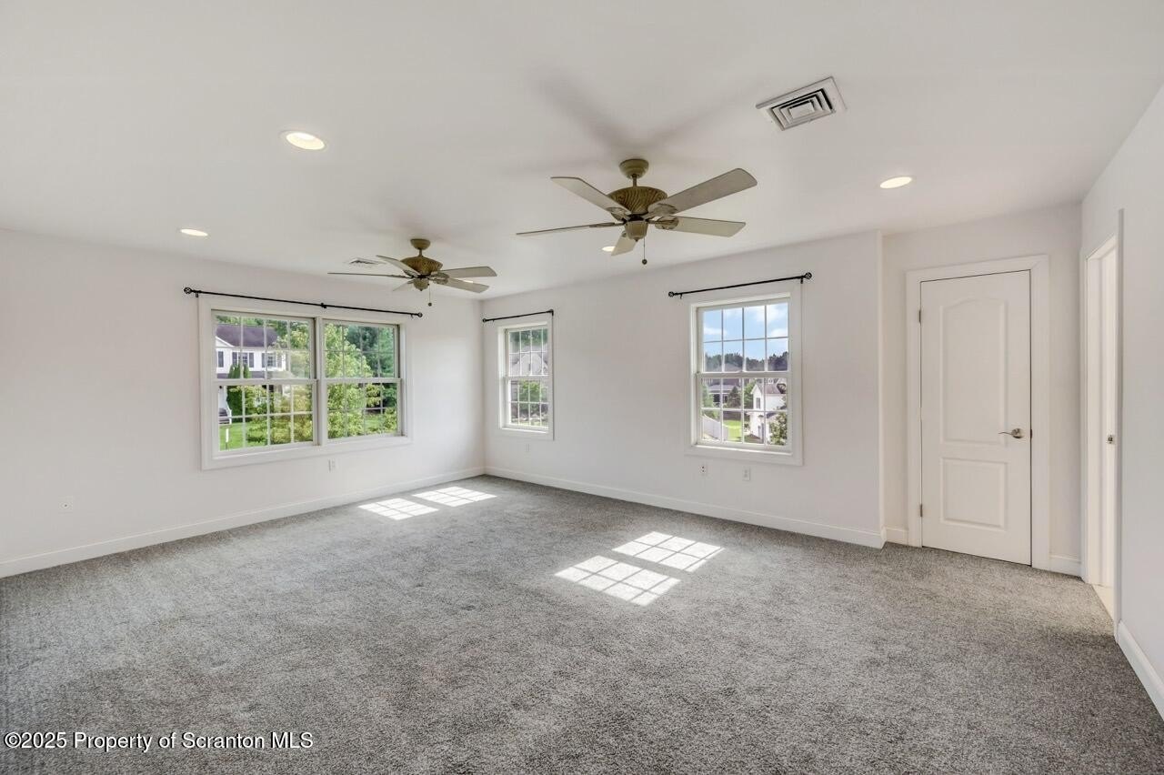 Throop, Pennsylvania, 18512, United States, 3 Bedrooms Bedrooms, ,3 BathroomsBathrooms,Residential,For Sale,1889511
