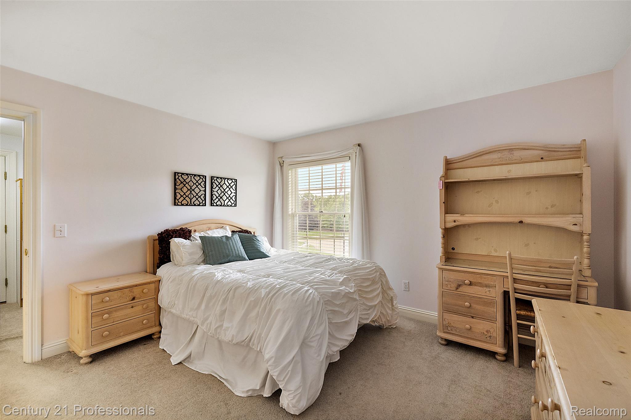 GrandBlanc, Michigan, 48439, United States, 4 Bedrooms Bedrooms, ,5 BathroomsBathrooms,Residential,For Sale,1980457