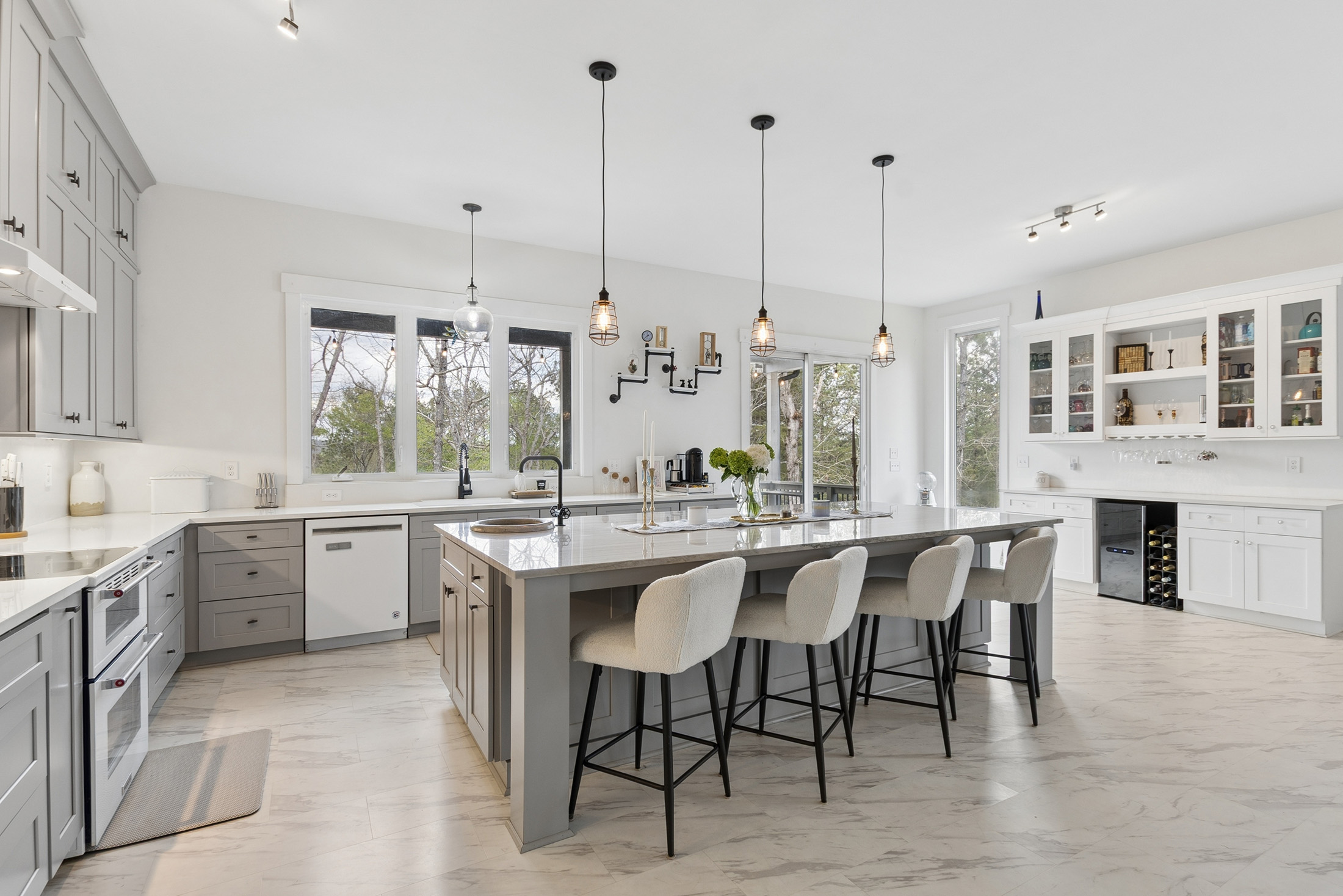  Extraordinary Custom-Built 2019 Barndominium-Inspired Residence - 物件實景