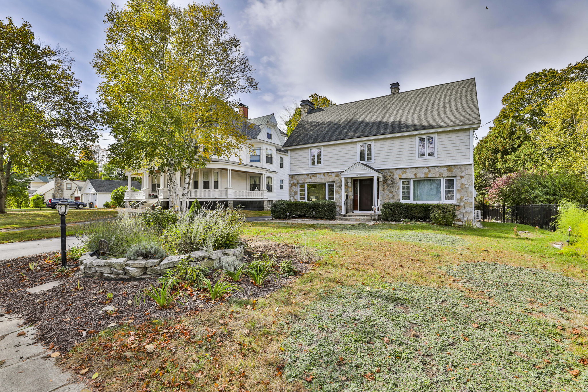 Manchester, New Hampshire, 03104, United States, 3 Bedrooms Bedrooms, ,2 BathroomsBathrooms,Residential,For Sale,1975563