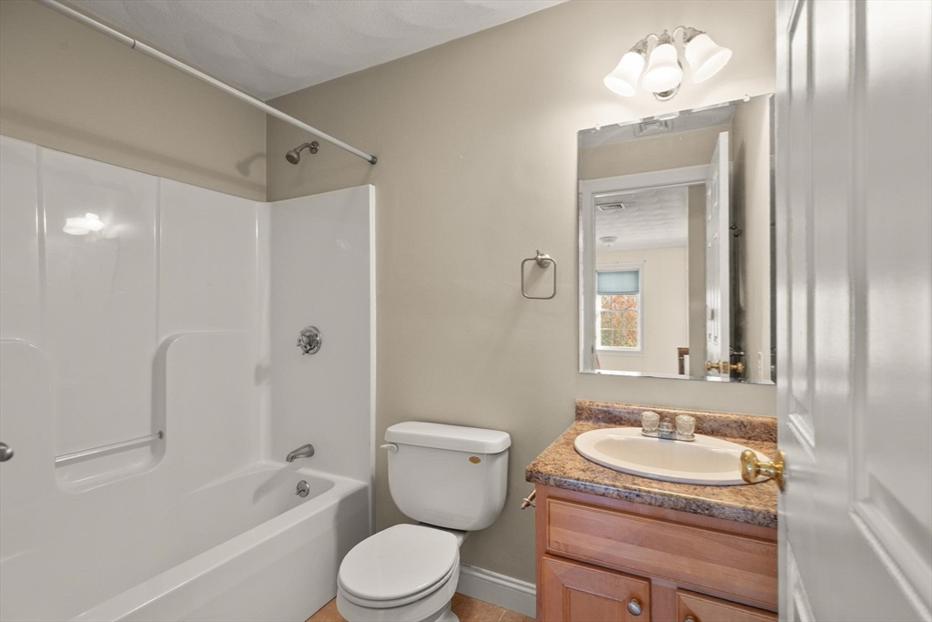 Saugus, Massachusetts, 01906, United States, 2 Bedrooms Bedrooms, ,3 BathroomsBathrooms,Residential,For Sale,2039895