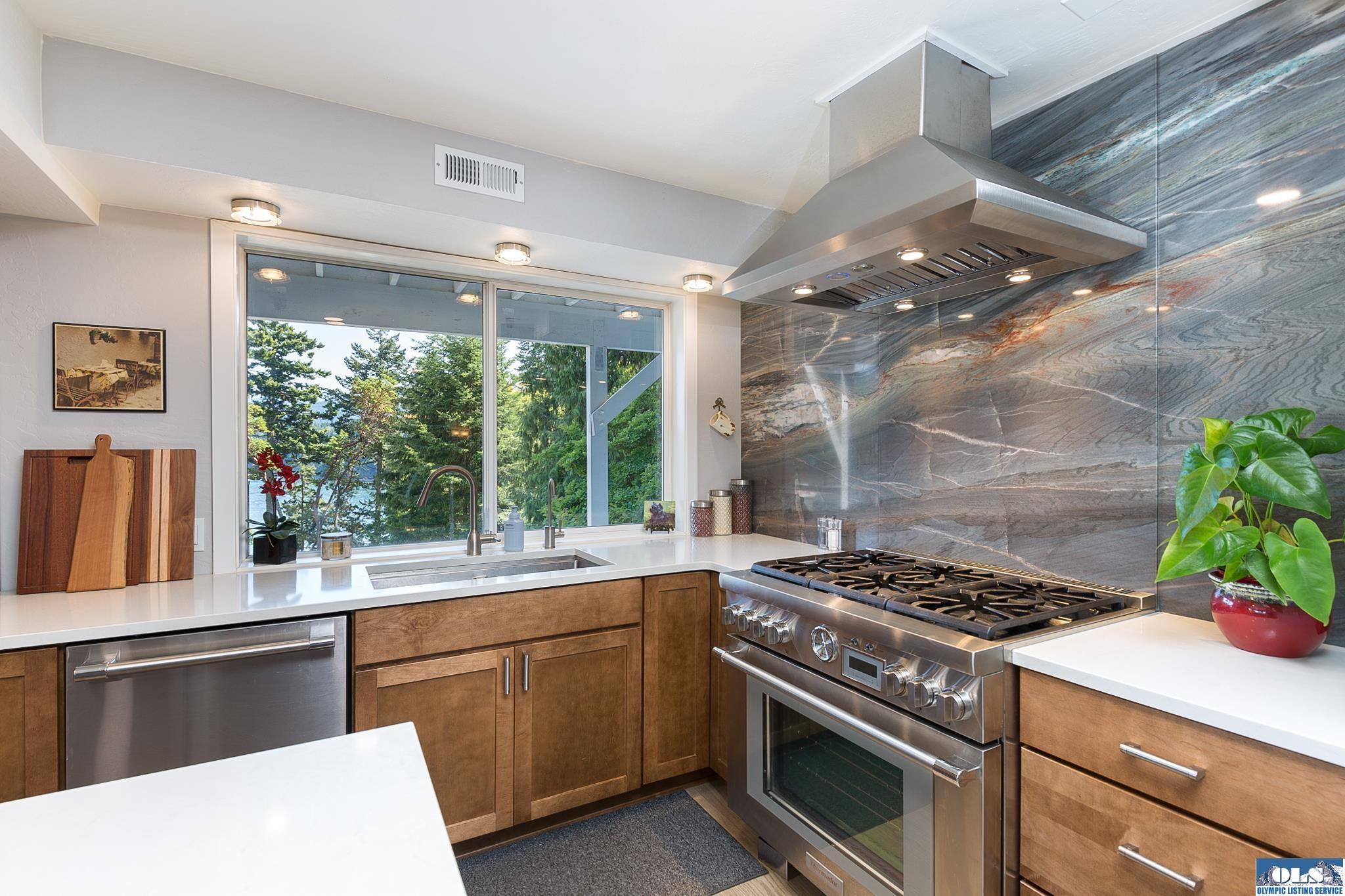 Port Angeles, Washington, 98363, United States, 4 Bedrooms Bedrooms, ,5 BathroomsBathrooms,Residential,For Sale,1905909