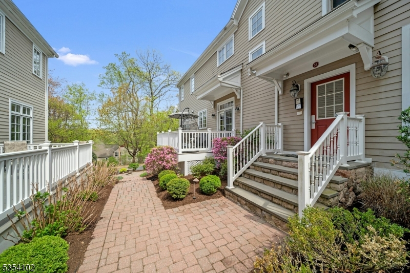 Morristown Town, New Jersey, 07960, United States, 2 Bedrooms Bedrooms, ,3 BathroomsBathrooms,Residential,For Sale,1992916