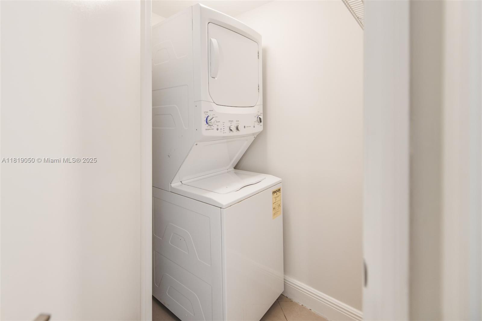 Sunny Isles Beach, Florida, 33160, United States, 2 Bedrooms Bedrooms, ,2 BathroomsBathrooms,Residential,For Sale,1991948