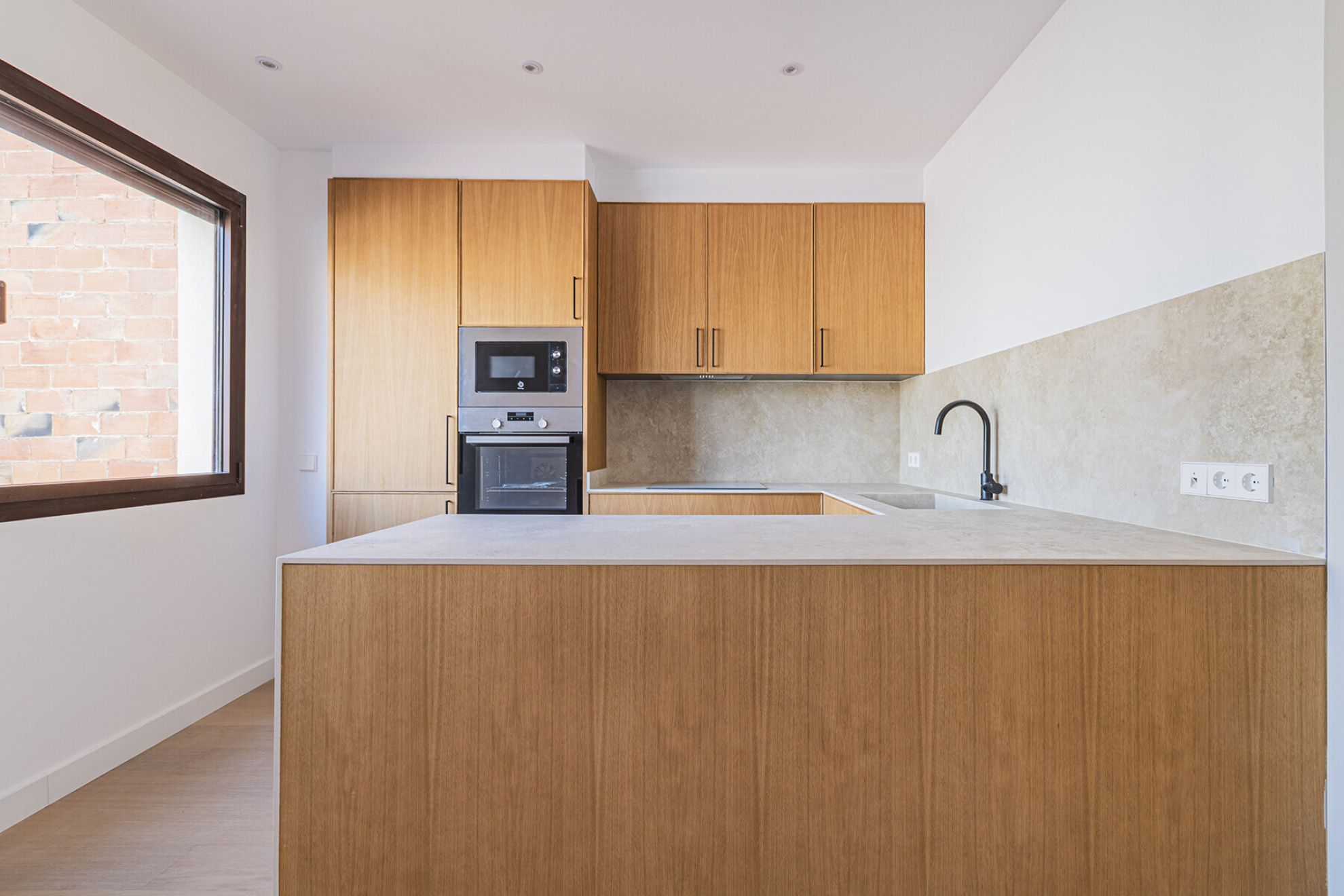  Newly constructed duplex penthouse near the beach - 物件實景