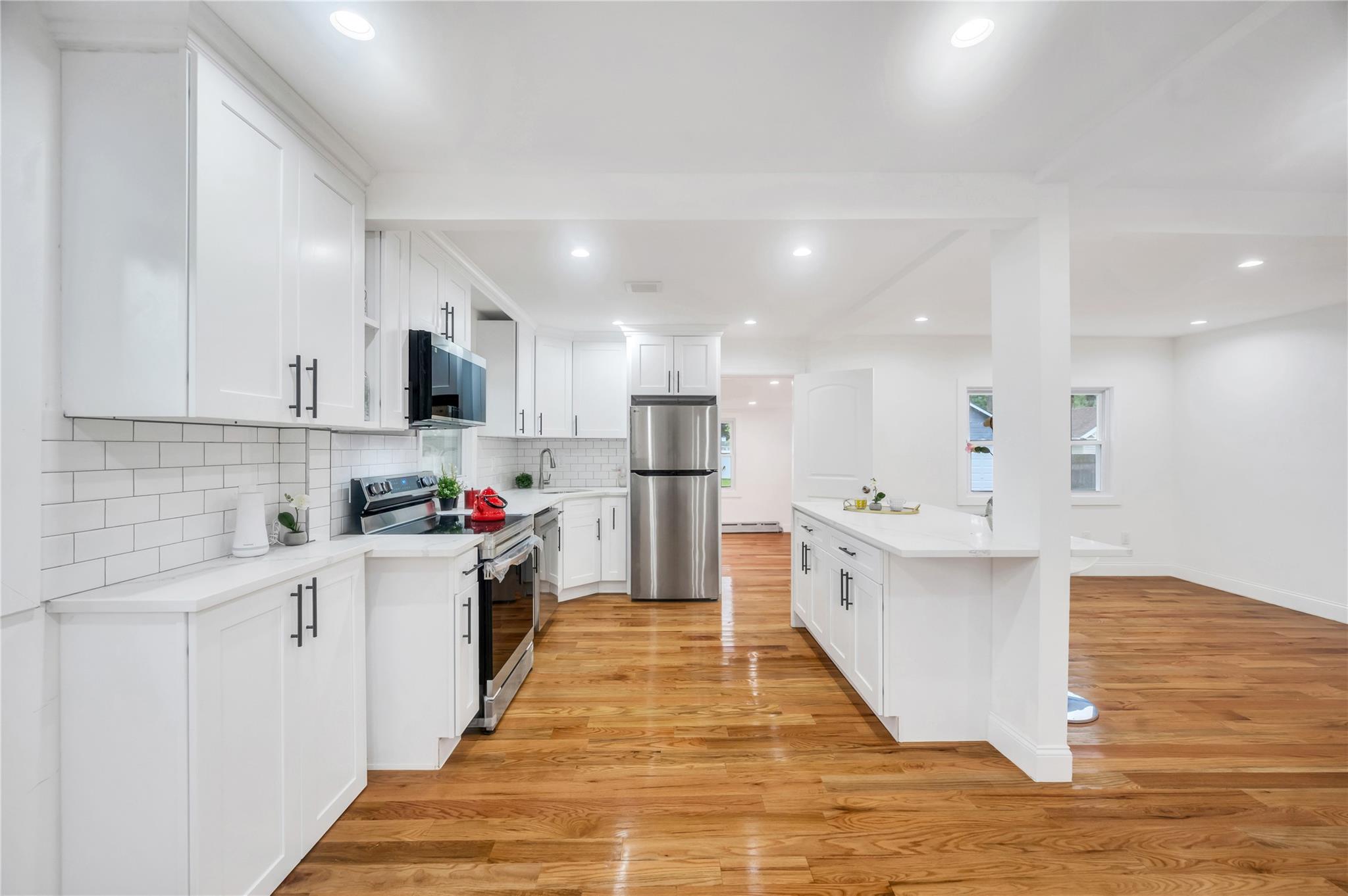 Shirley, New York, 11967, United States, 5 Bedrooms Bedrooms, ,2 BathroomsBathrooms,Residential,For Sale,1965339