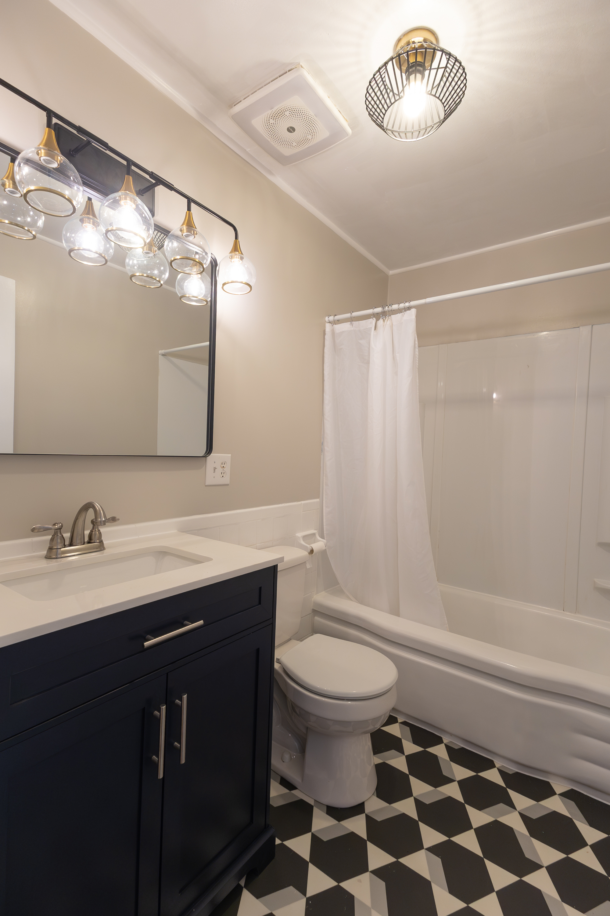 Keytesville, Missouri, 65261, United States, 4 Bedrooms Bedrooms, ,3 BathroomsBathrooms,Residential,For Sale,2048618