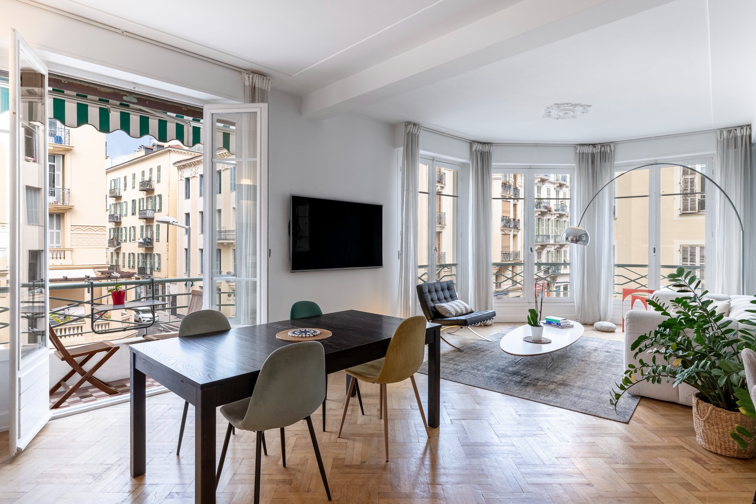  Elegant renovated apartment in a landmark architectural building in central Nice - 物件實景