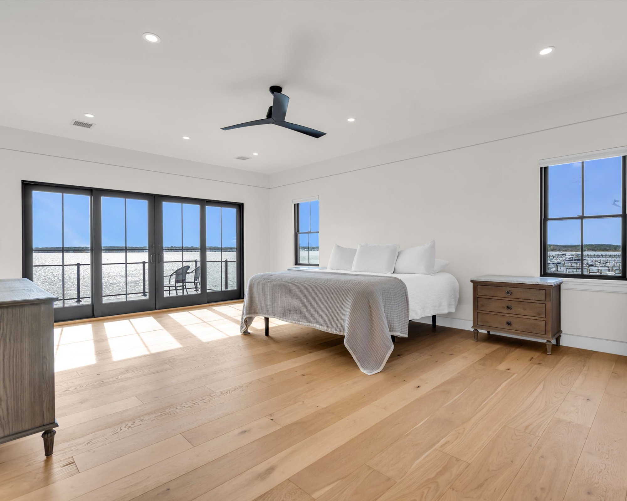  Exceptional Custom Built Waterfront Home - 物件實景