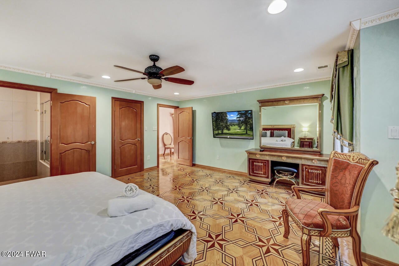 Albrightsville, Pennsylvania, 18210, United States, 4 Bedrooms Bedrooms, ,5 BathroomsBathrooms,Residential,For Sale,1982857