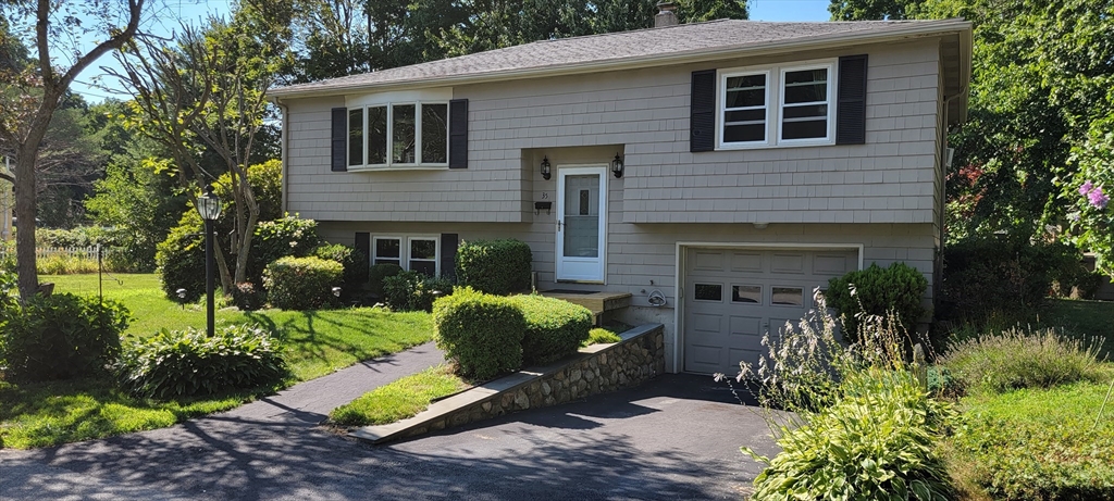 Reading, Massachusetts, 01867, United States, 3 Bedrooms Bedrooms, ,2 BathroomsBathrooms,Residential,For Sale,1982944