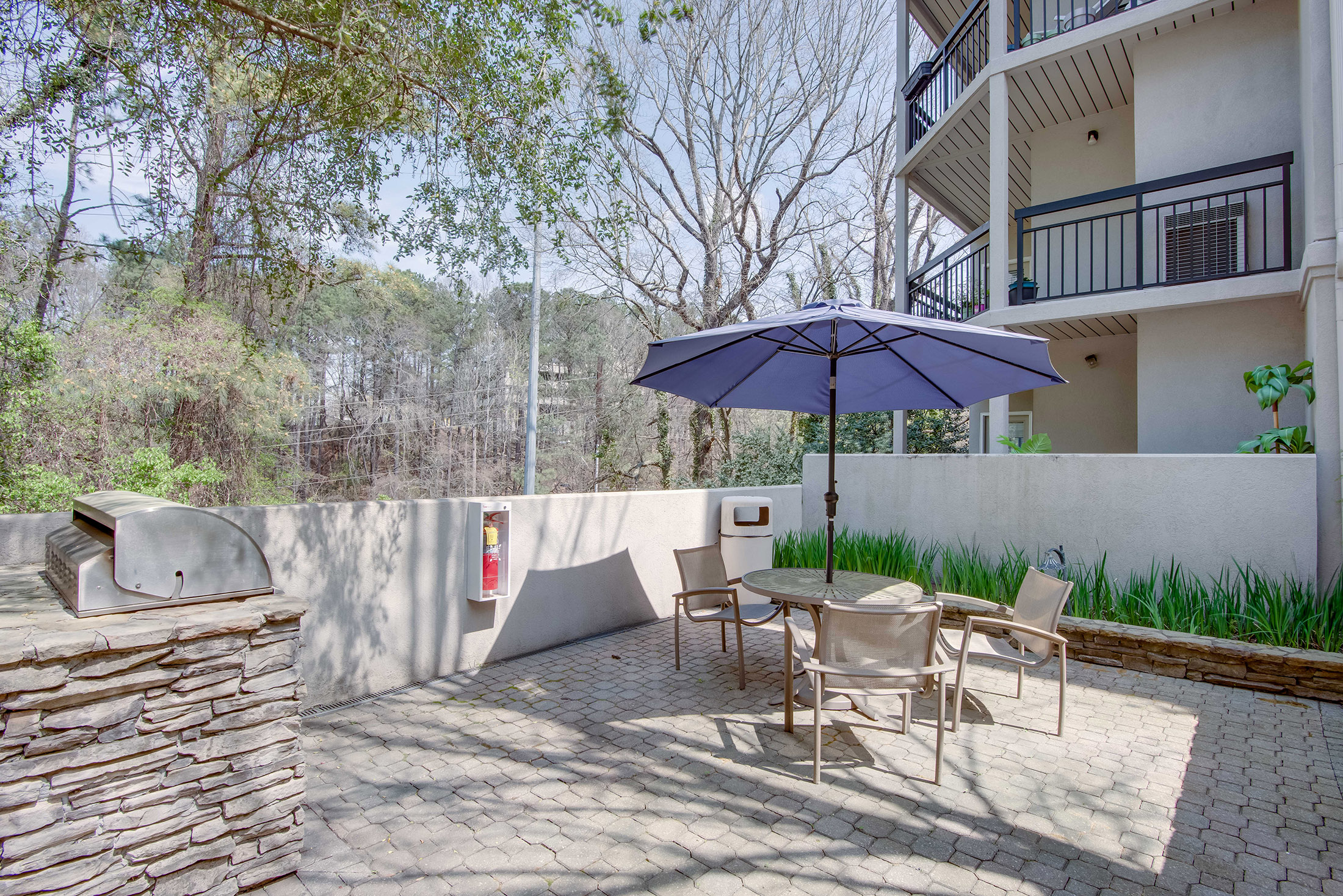  Spacious Corner Unit Condo in Resort-Style Community - 物件實景