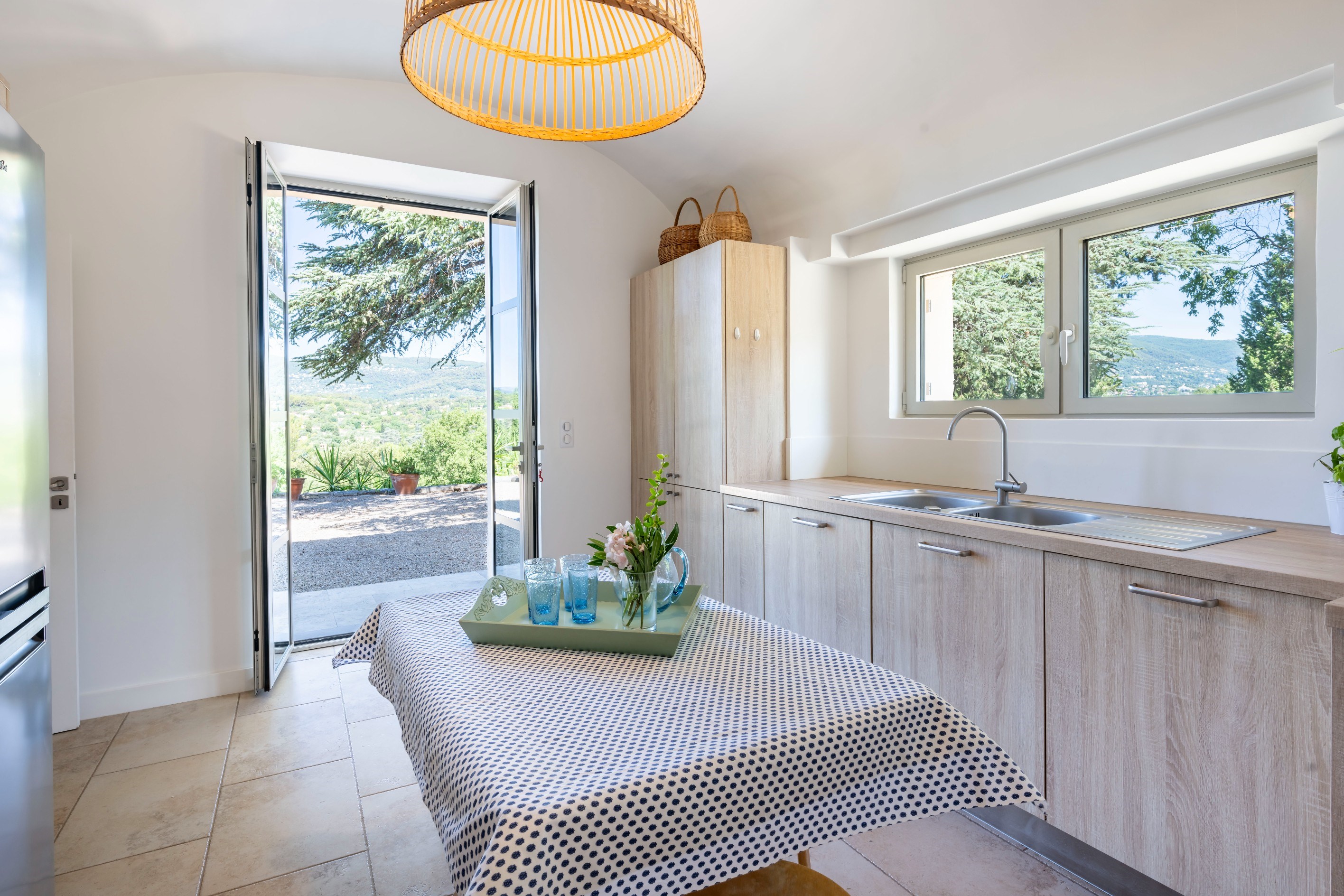  Renovated bastide with annex and swimming pool, 2 hectares in Grasse - 物件實景