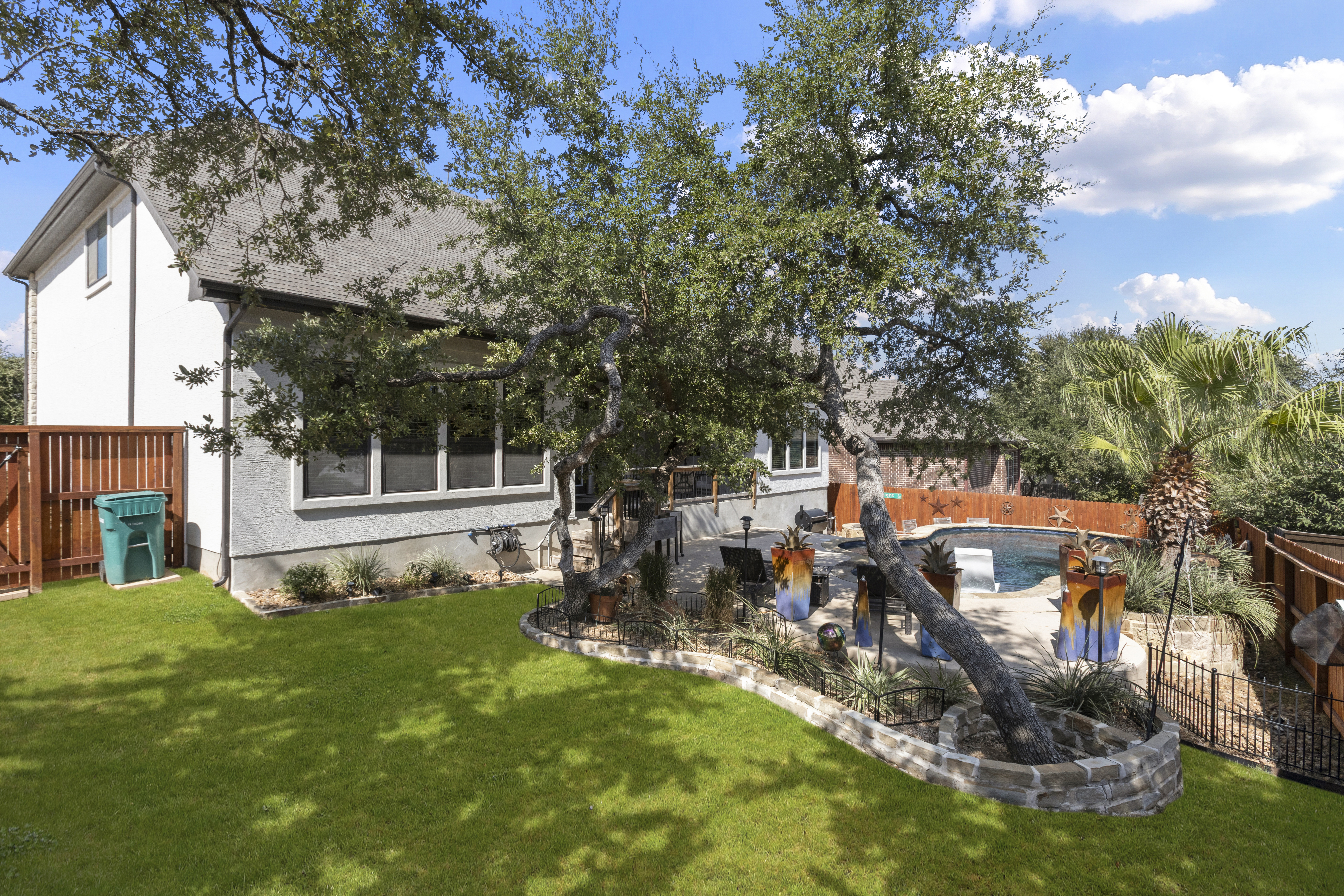 Refined Living, Resort-Style Backyard - 物件實景