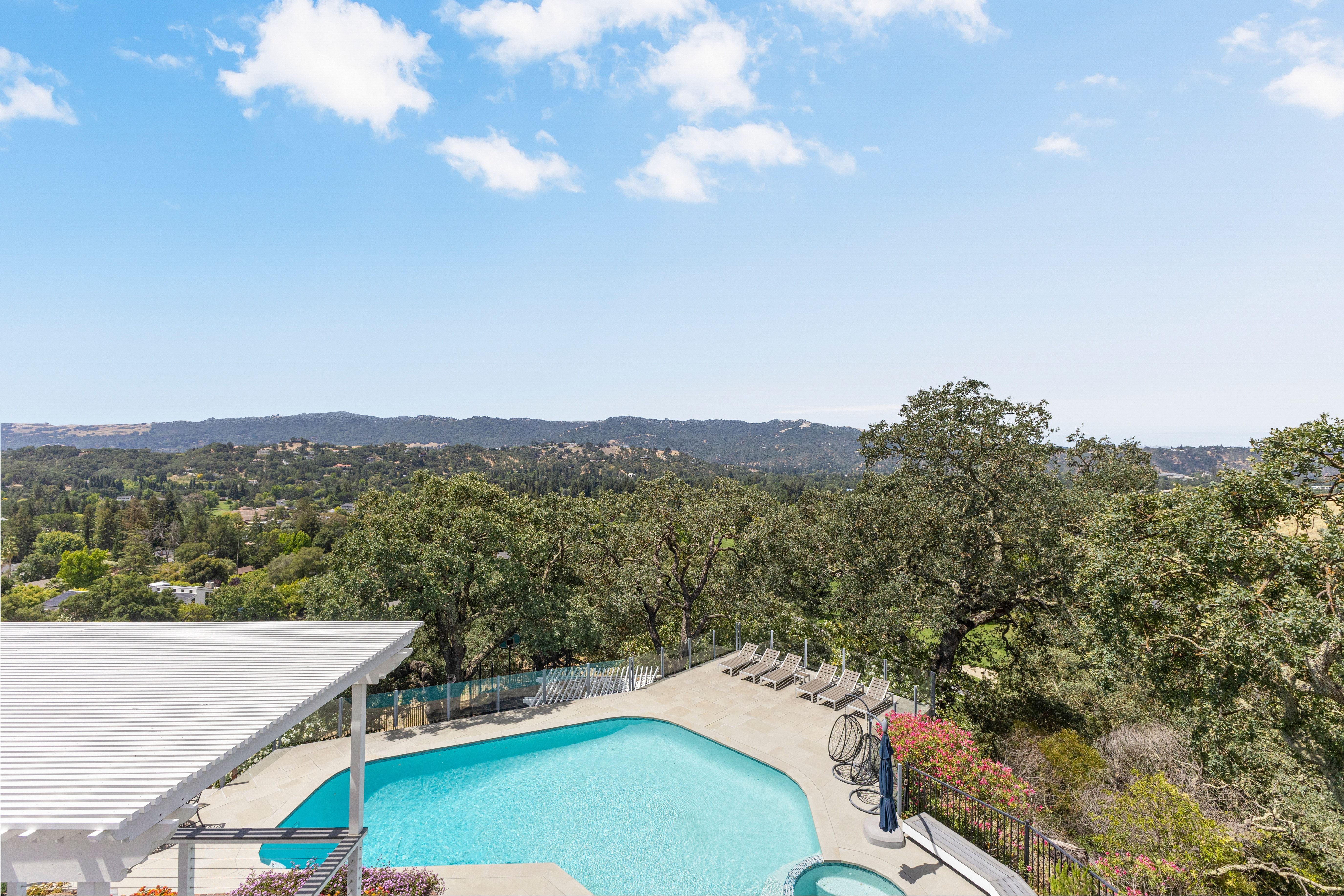 Sweeping Fairway Views Meet Rare Outdoor Living - 物件實景