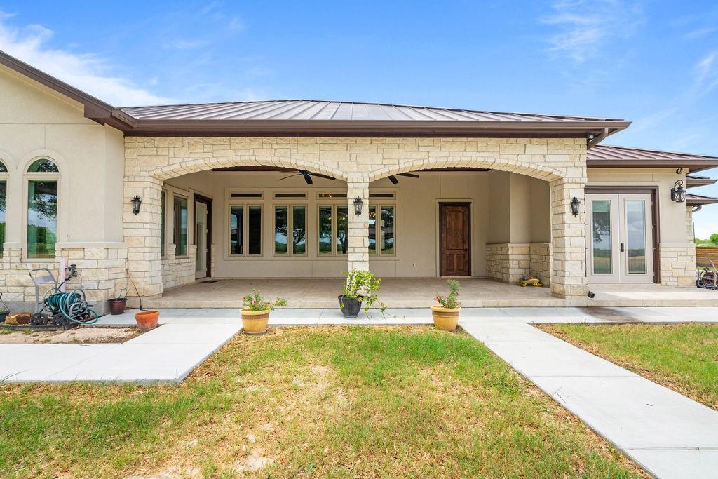 Beeville, Texas, 78102, United States, 4 Bedrooms Bedrooms, ,3 BathroomsBathrooms,Residential,For Sale,1857883