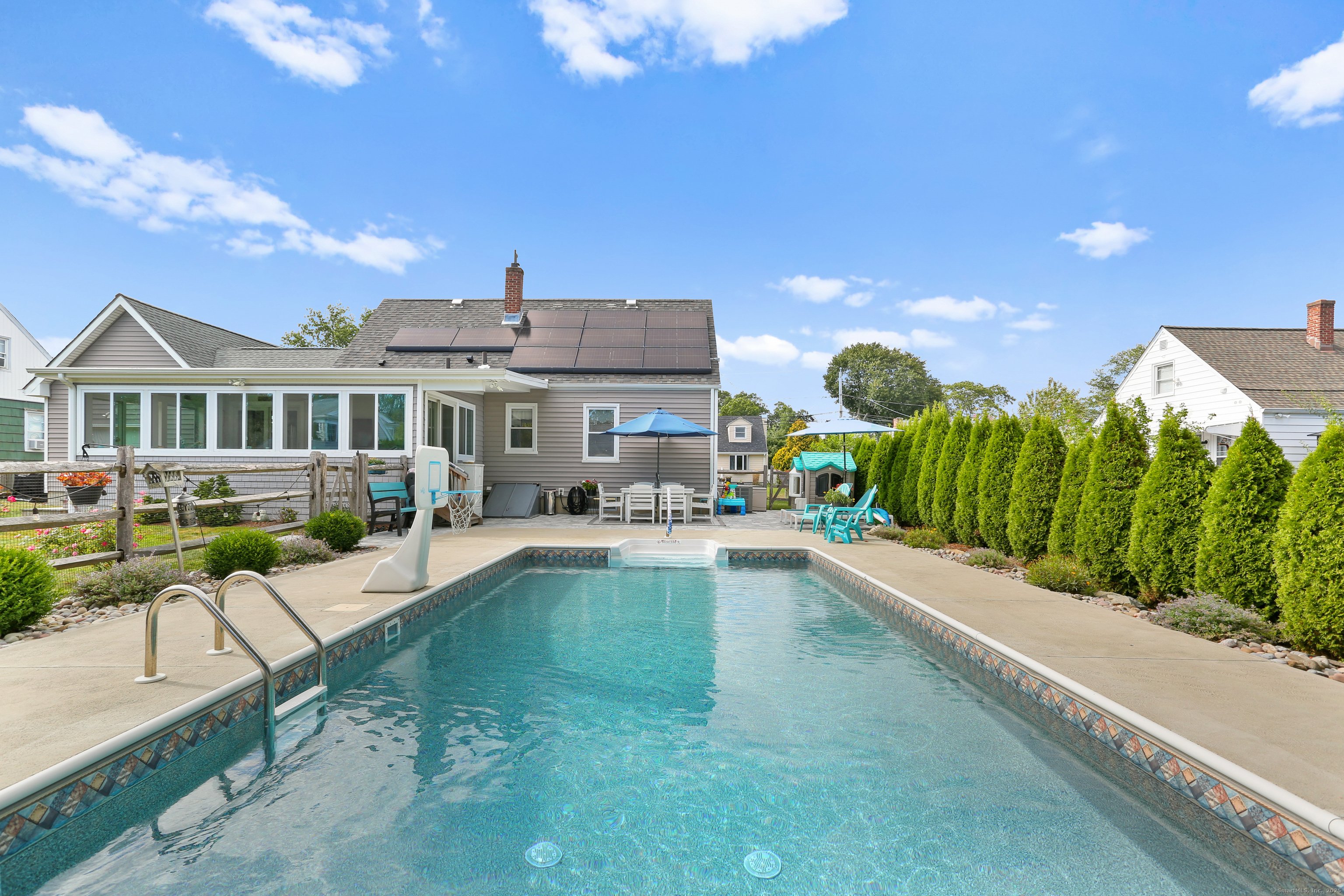 Milford, Connecticut, 06460, United States, 3 Bedrooms Bedrooms, ,2 BathroomsBathrooms,Residential,For Sale,1933050