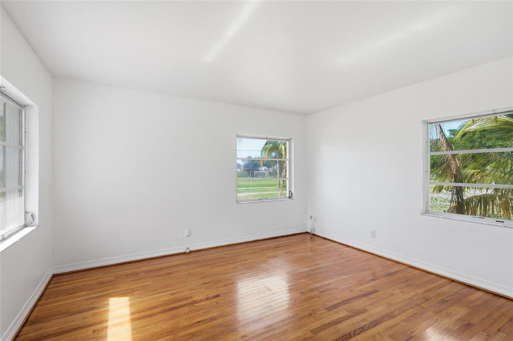 Sarasota, Florida, 34243, United States, 2 Bedrooms Bedrooms, ,2 BathroomsBathrooms,Residential,For Sale,1989484