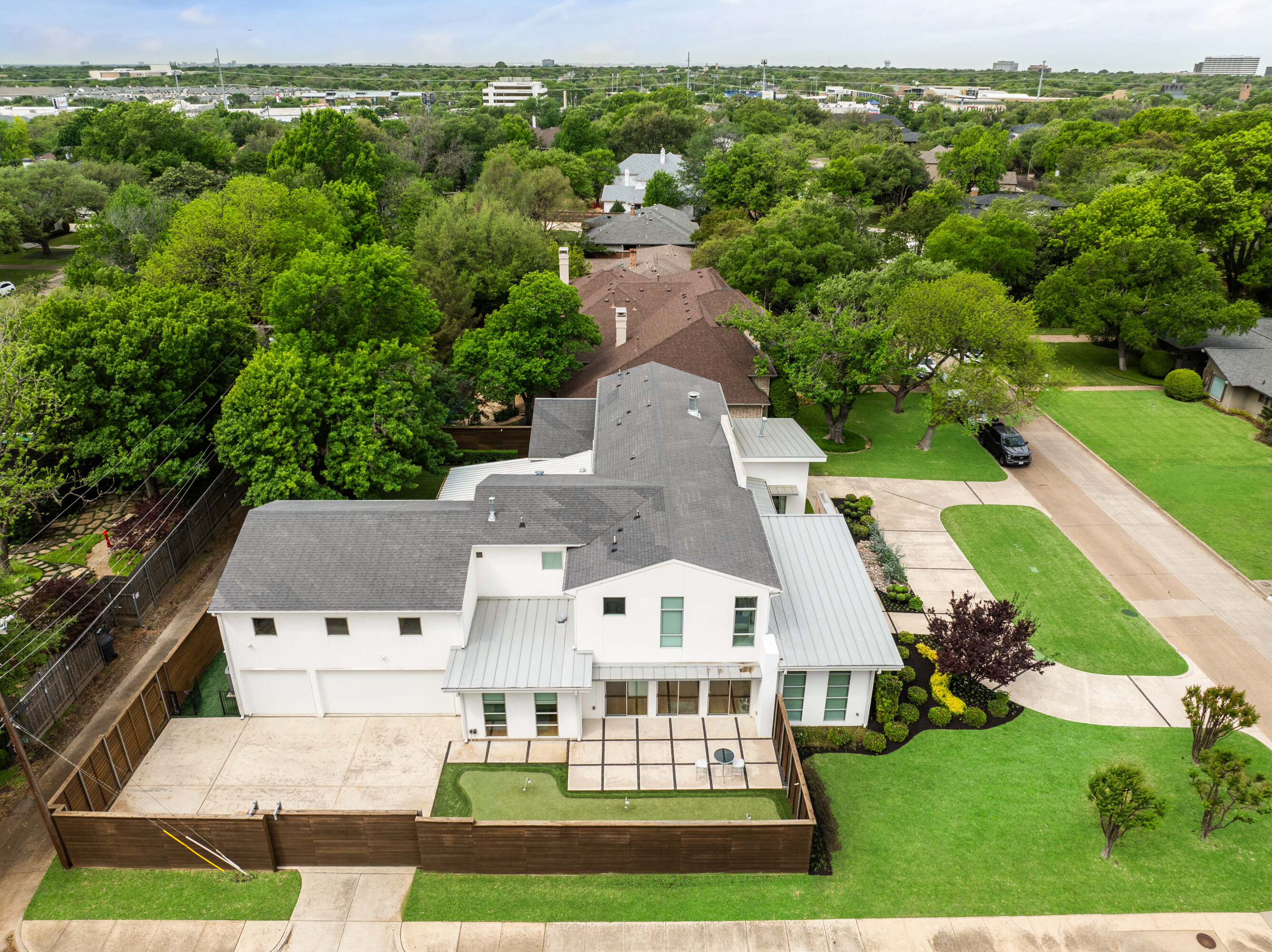  Modern, Distinctive, and Thoughtfully Designed in Melshire Estates - 物件實景