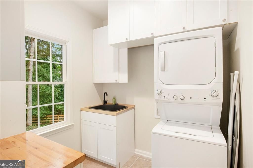 Flowery Branch, Georgia, 30542, United States, 5 Bedrooms Bedrooms, ,4 BathroomsBathrooms,Residential,For Sale,1914640