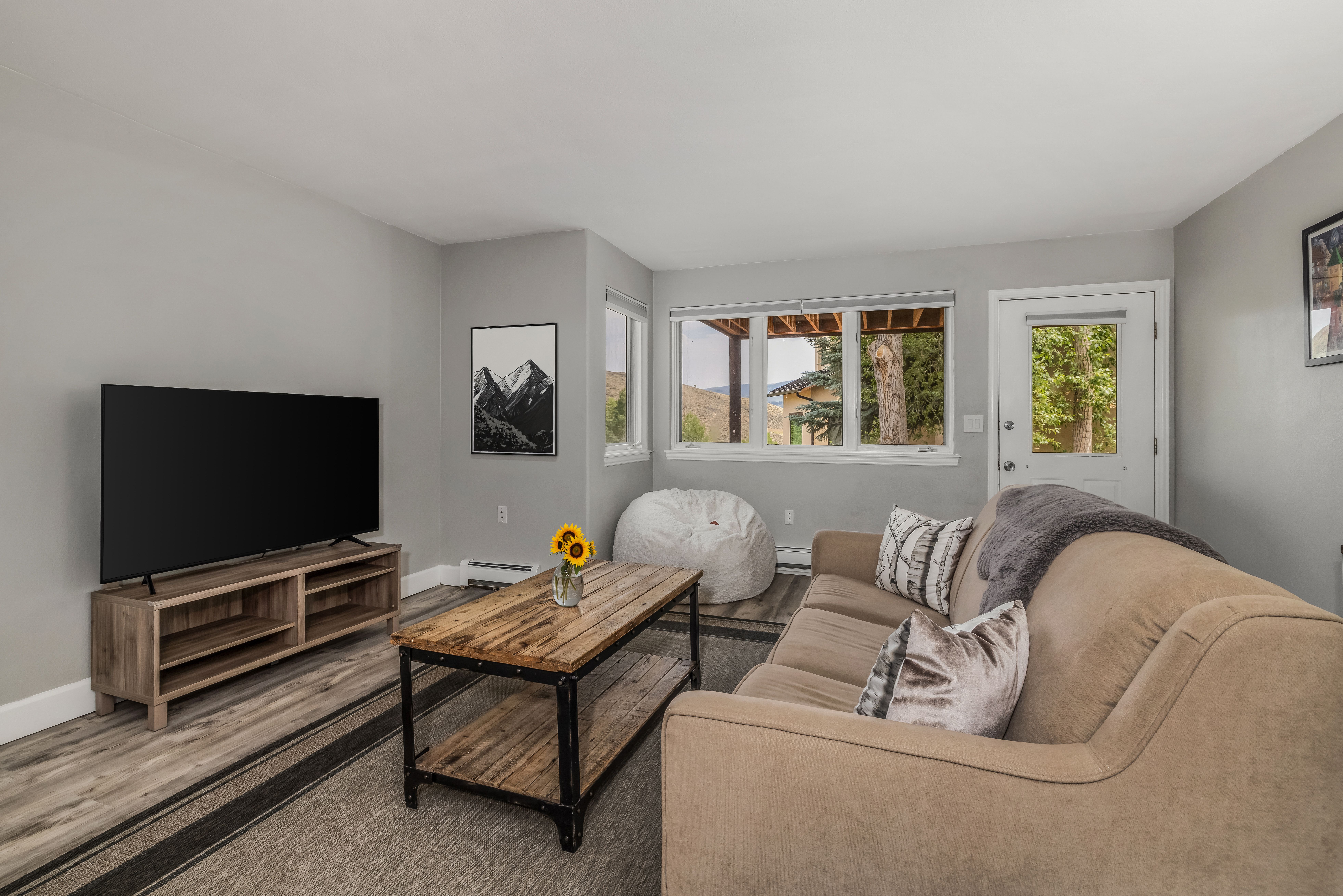  Spacious Five-Bedroom Residence with a Prime Ski-Slope View - 物件實景