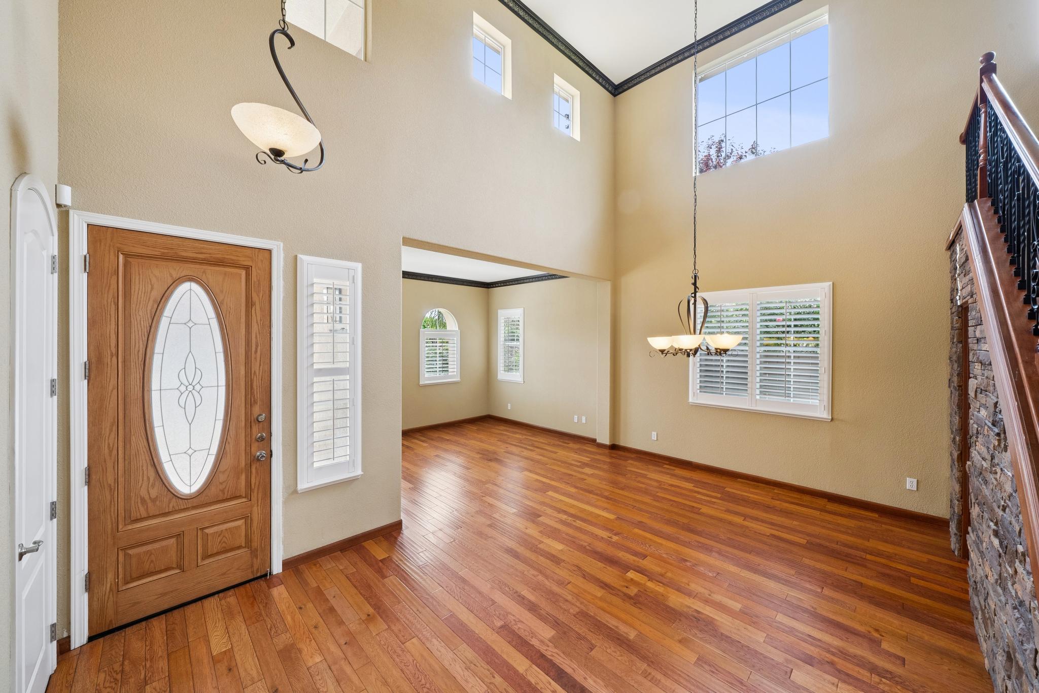  Gorgeous Two-Story Oakley Home - 物件實景