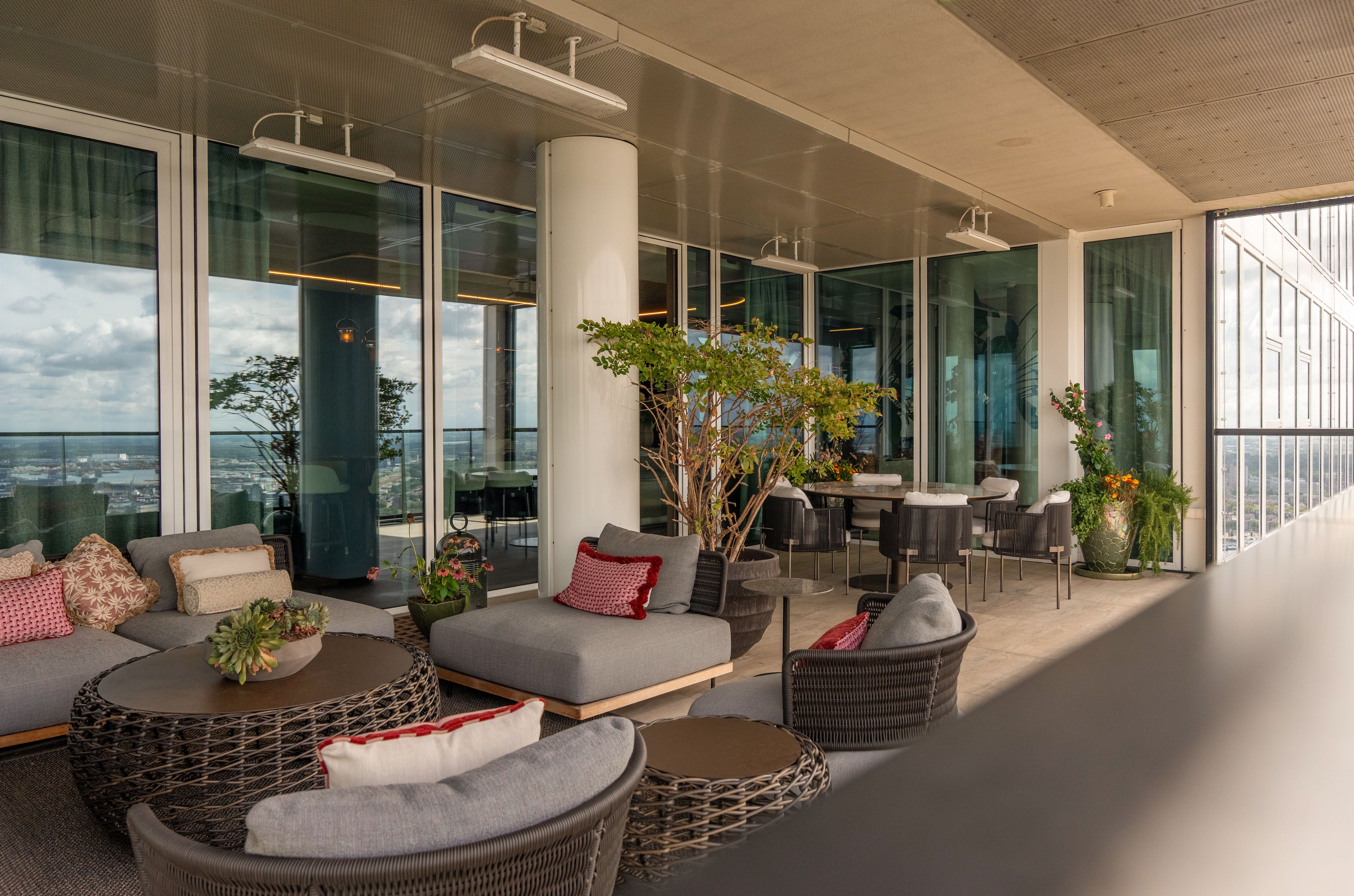  EEN BUITENGEWONE PENTHOUSE-RESIDENTIE MET TERRASSEN RONDOM EN EEN ADEMBENEMEND 3 - 物件實景
