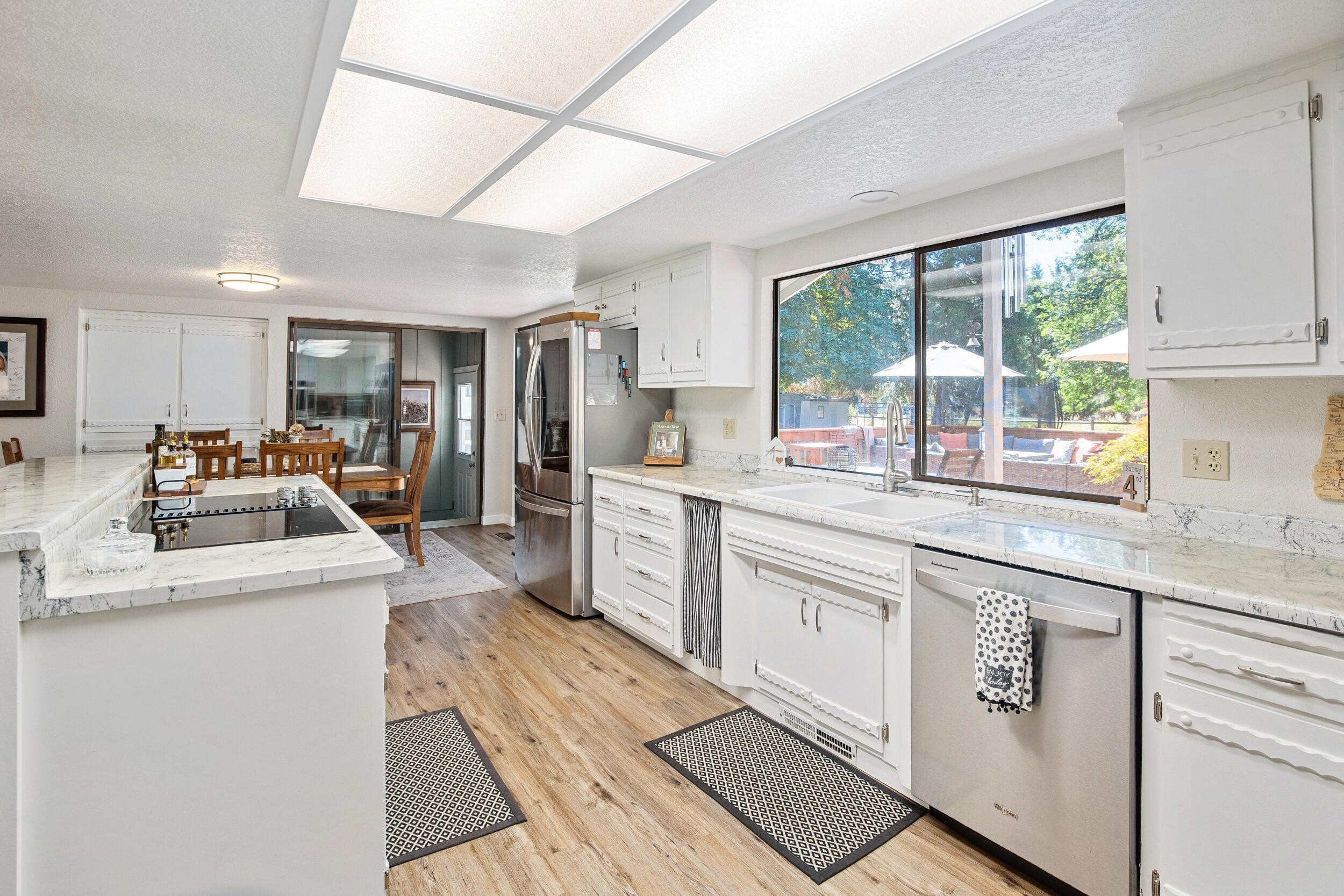 Grants Pass, Oregon, 97527, United States, 3 Bedrooms Bedrooms, ,3 BathroomsBathrooms,Residential,For Sale,1928717
