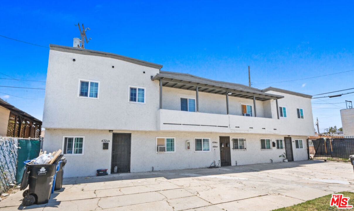 Los Angeles, California, 90003, United States, 9 Bedrooms Bedrooms, ,Residential,For Sale,1940130