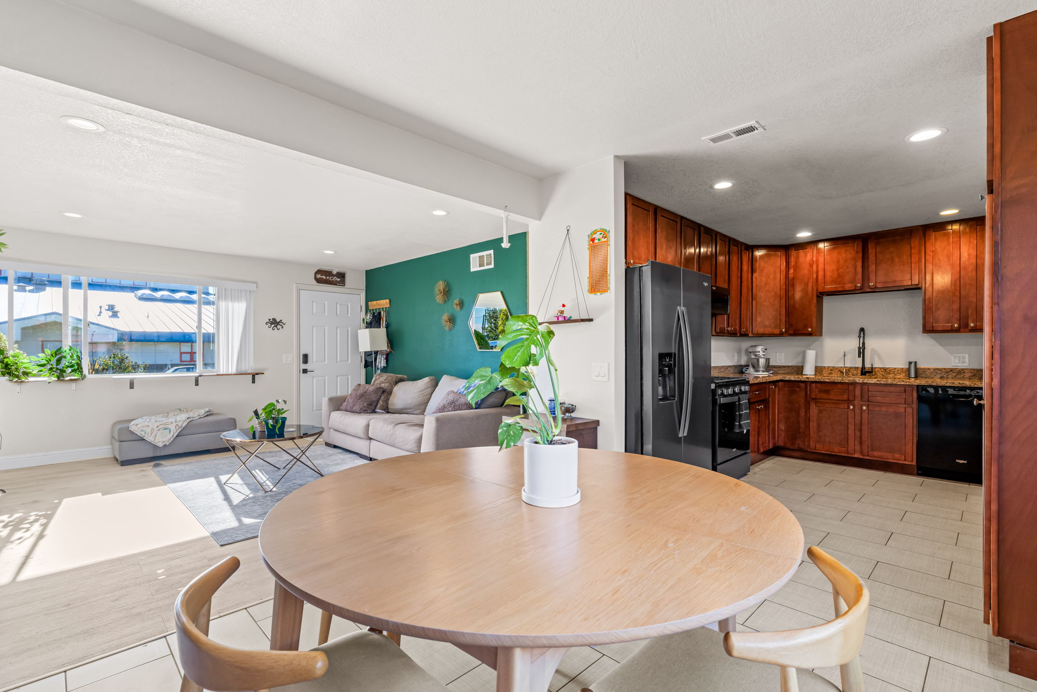 Seaside, California, 93955, United States, 3 Bedrooms Bedrooms, ,1 BathroomBathrooms,Residential,For Sale,1887729