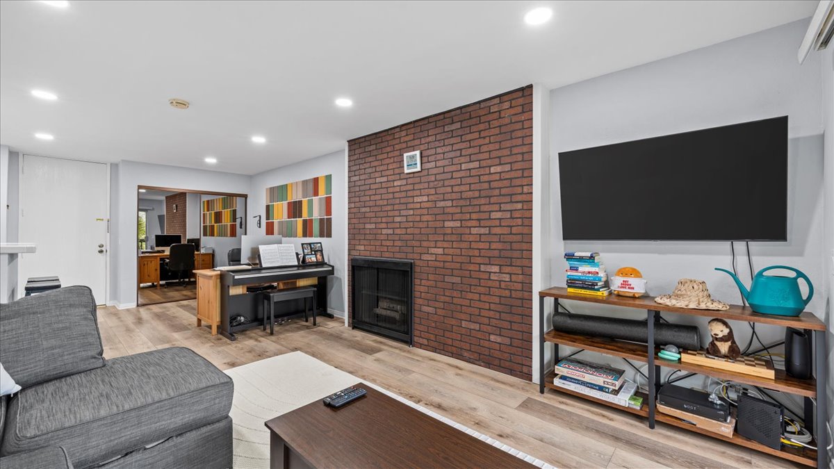 Culver City, California, 90230, United States, 1 Bedroom Bedrooms, ,1 BathroomBathrooms,Residential,For Sale,1981473