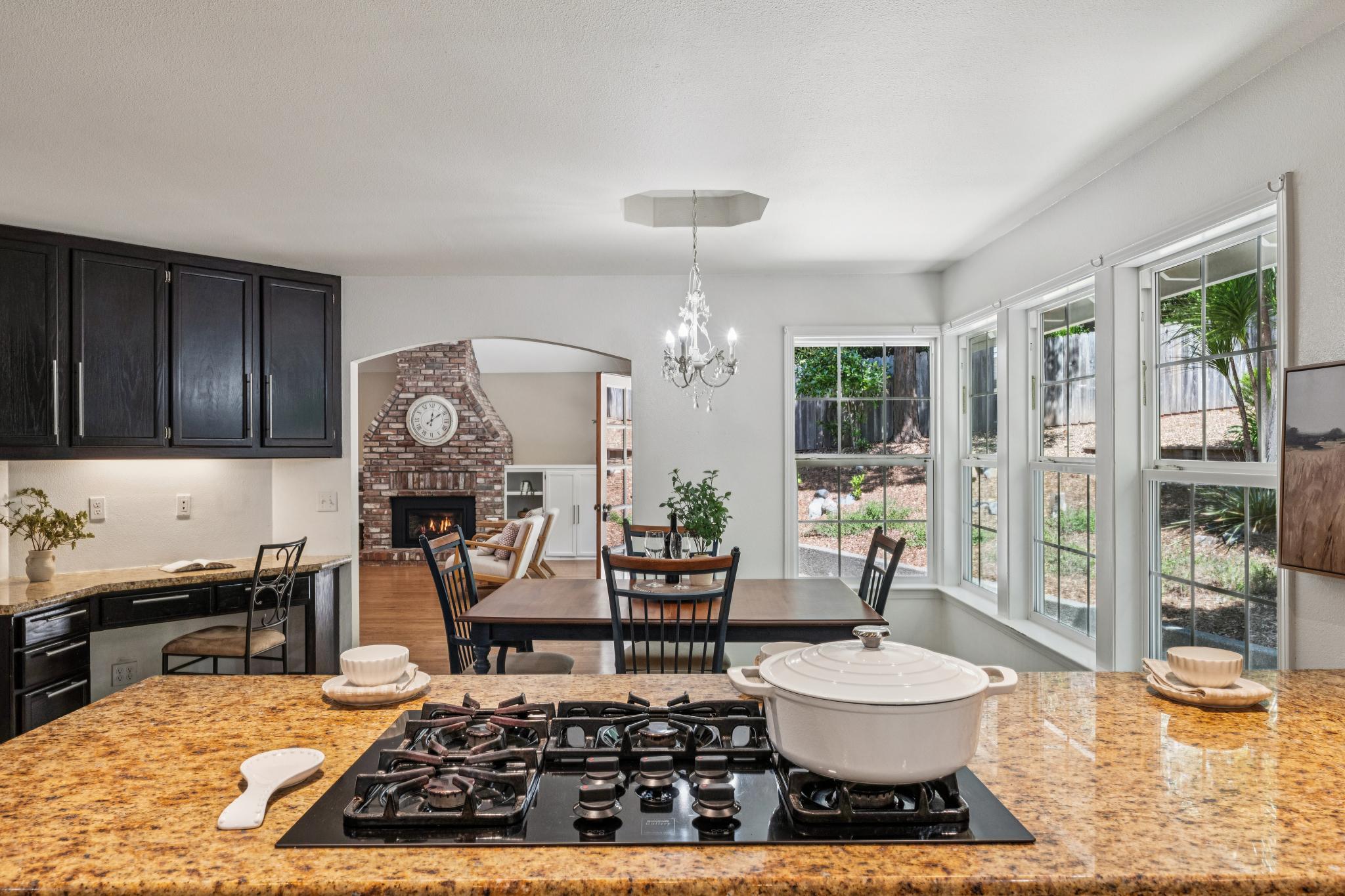  Elegant Northeast Santa Rosa Home on .5 Acres - 物件實景